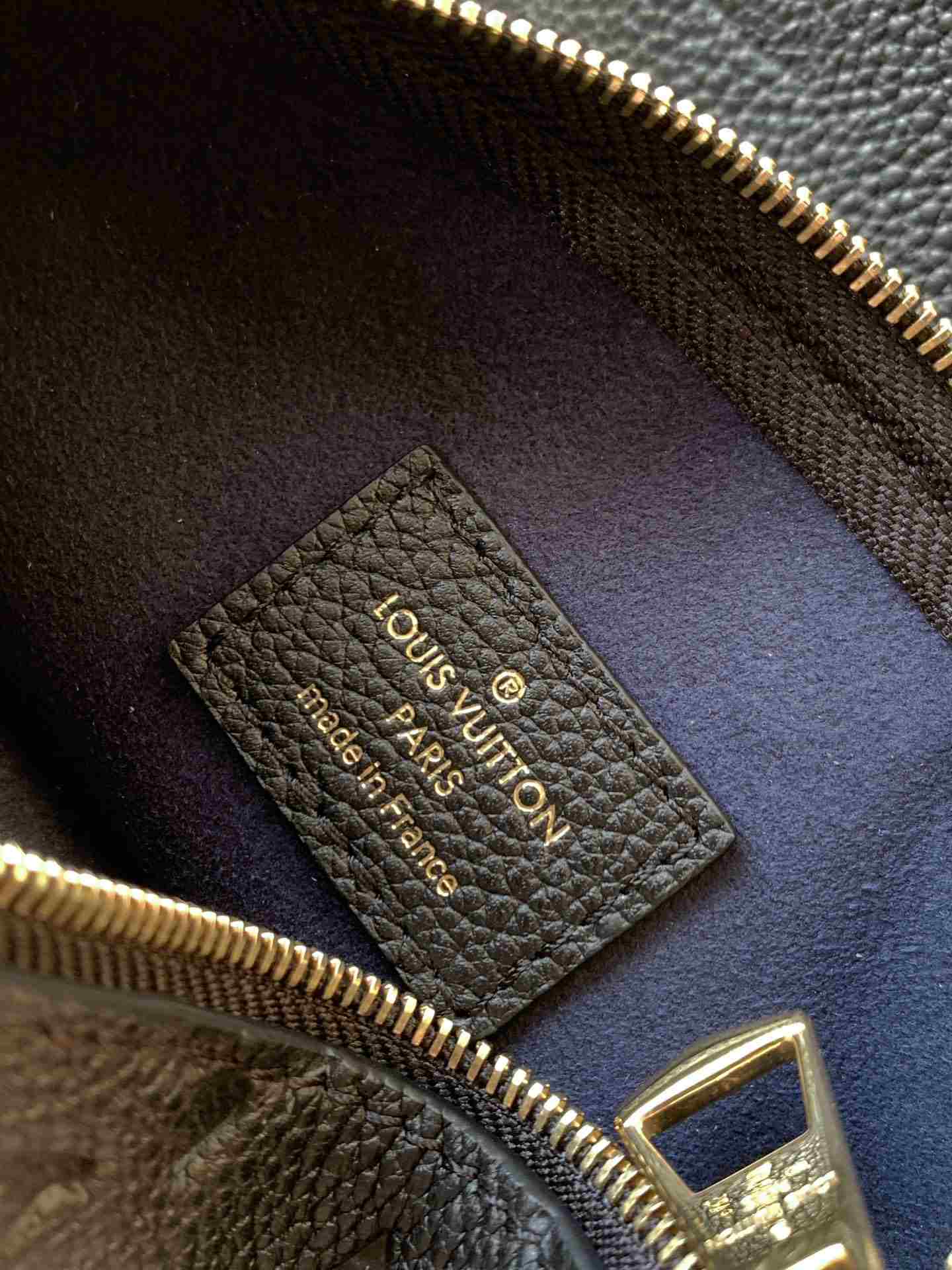 Louis Vuitton CarryAll PM — M46288