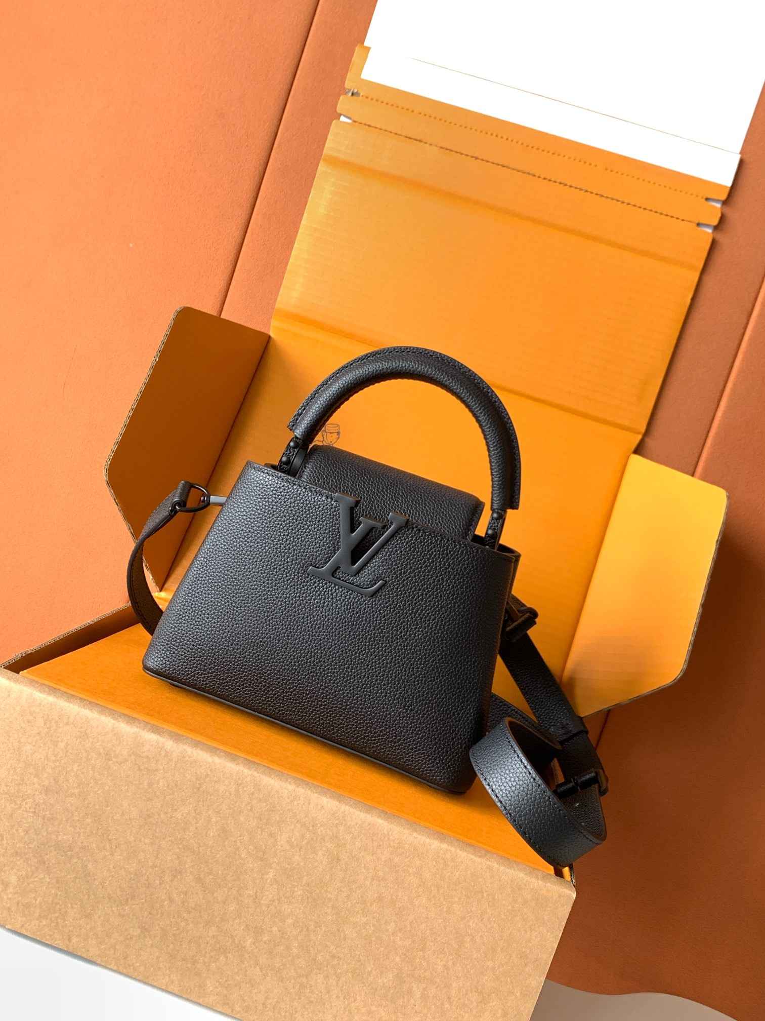 Louis Vuitton Horizontal Capucines-Style Top-Handle Bag — M25256, Product 25819