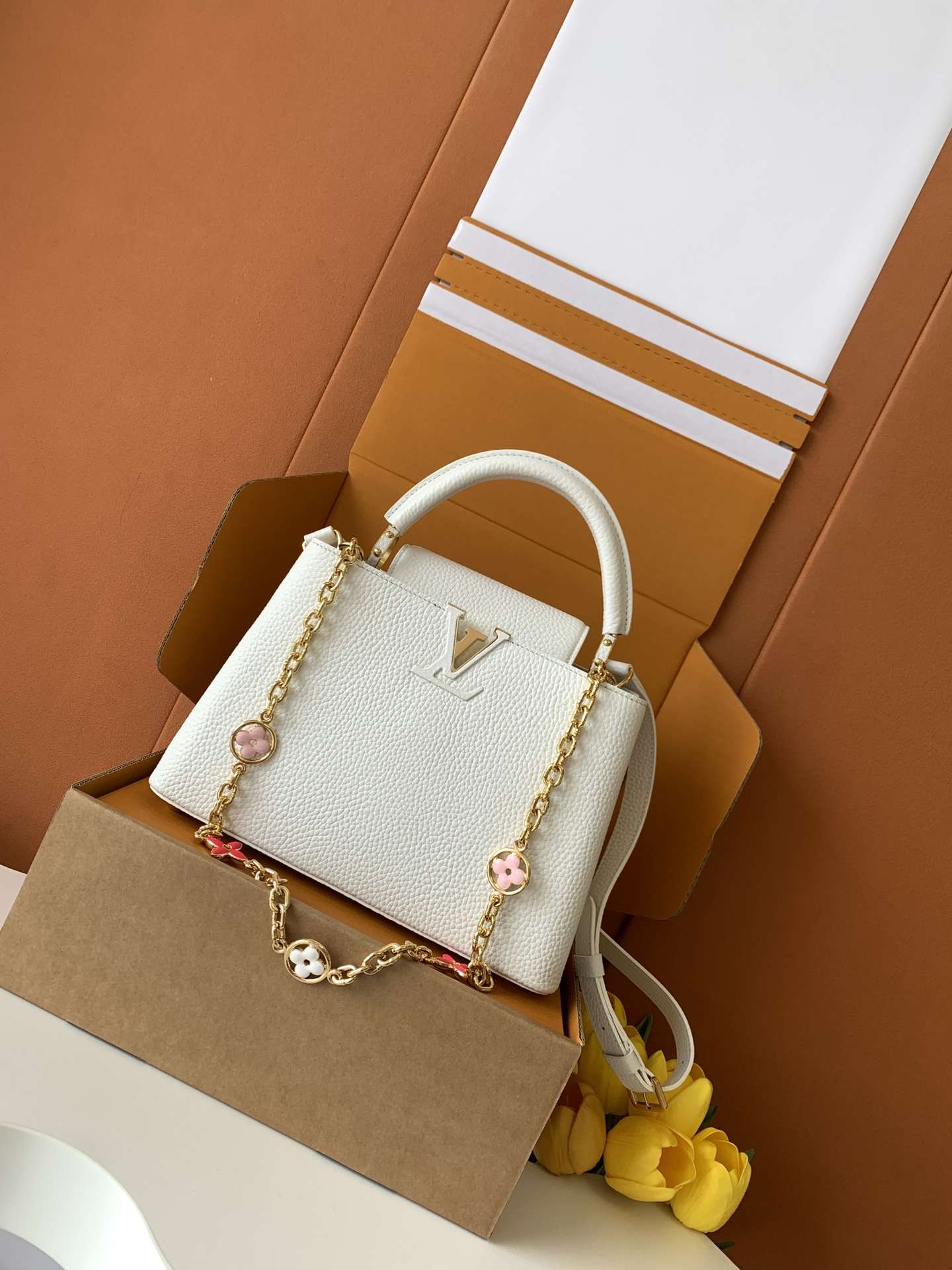 Louis Vuitton Capucines-Style Top-Handle Bag — M20844, Product 25820