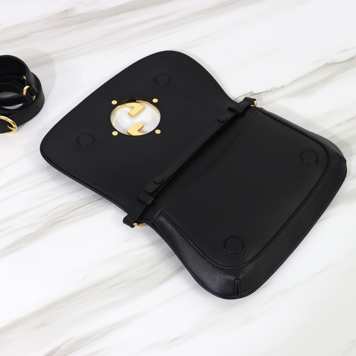 Gucci Blondie Shoulder Bag — 699268