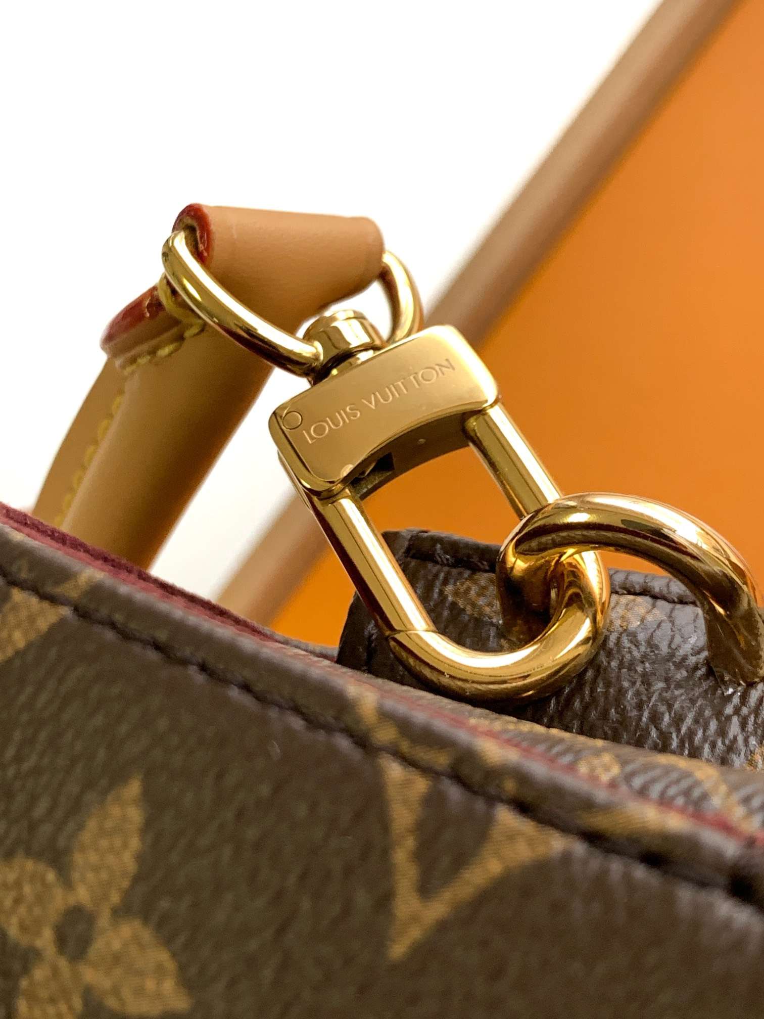 Louis Vuitton Hide Away MM — M14473