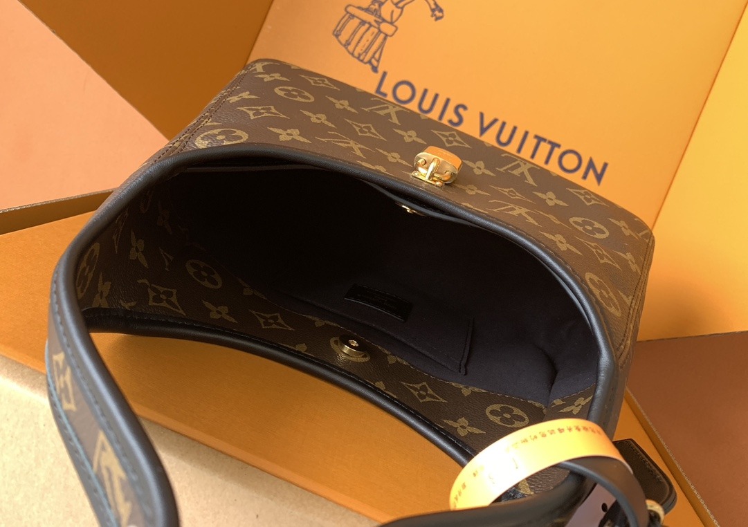 Louis Vuitton The Drop PM — M12940
