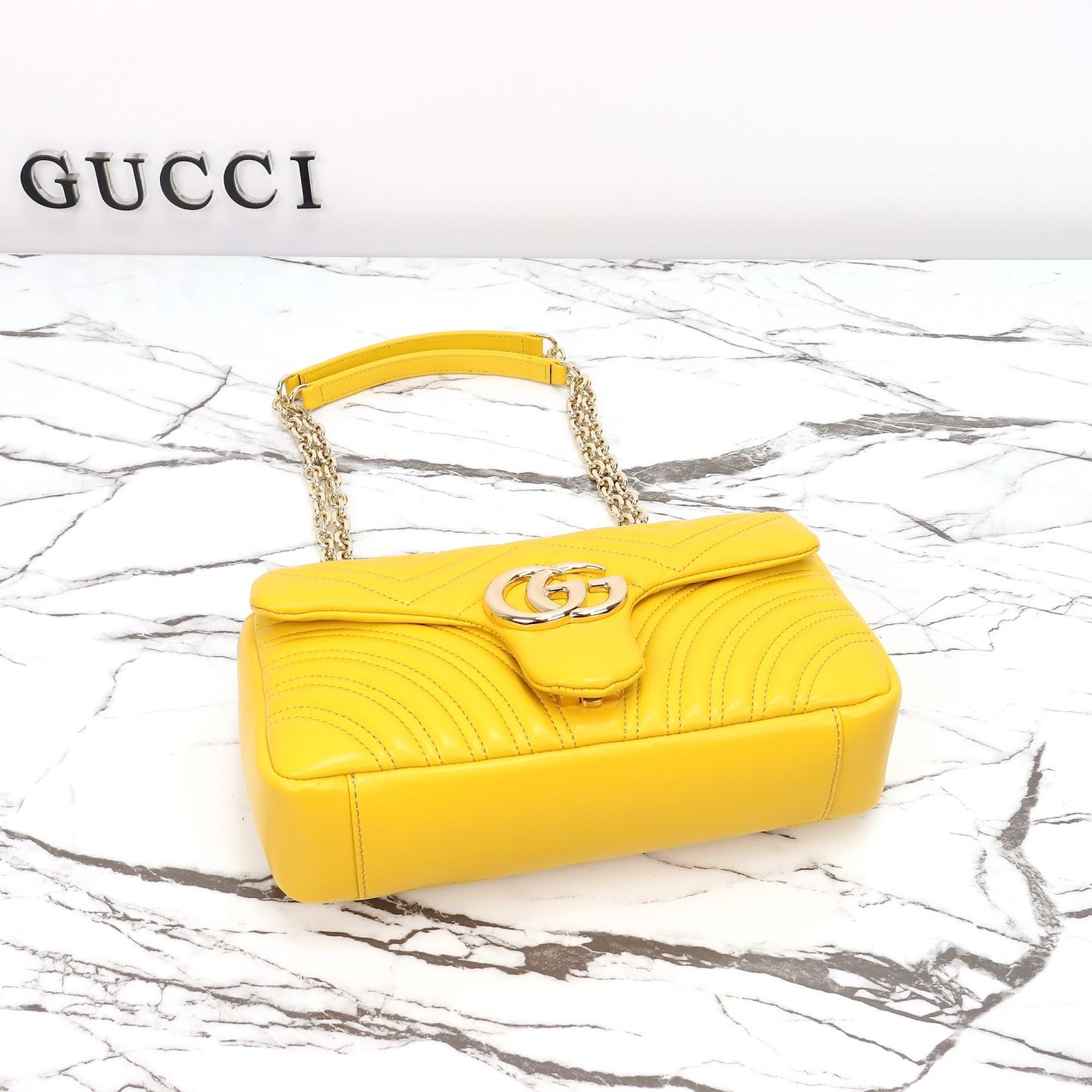 Gucci GG Marmont Medium Shoulder Bag — 837267