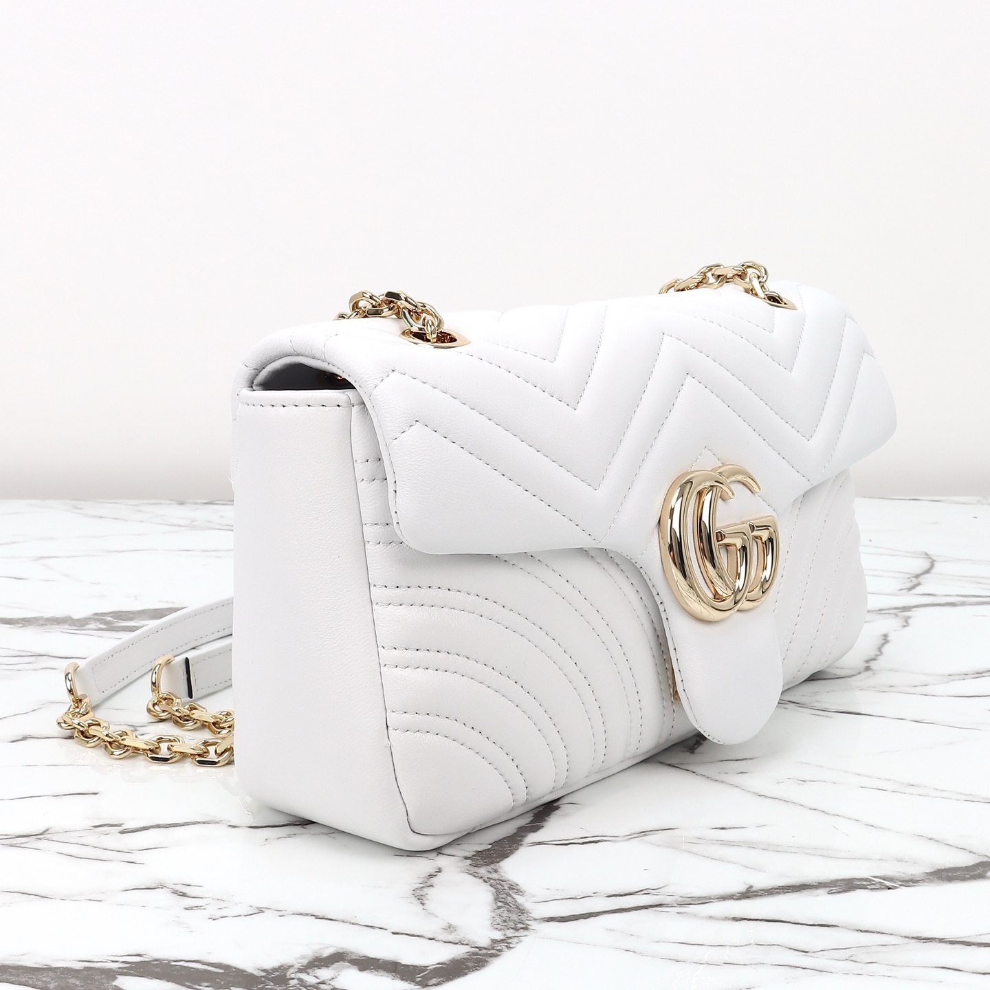 Gucci GG Marmont Medium Shoulder Bag — 837267