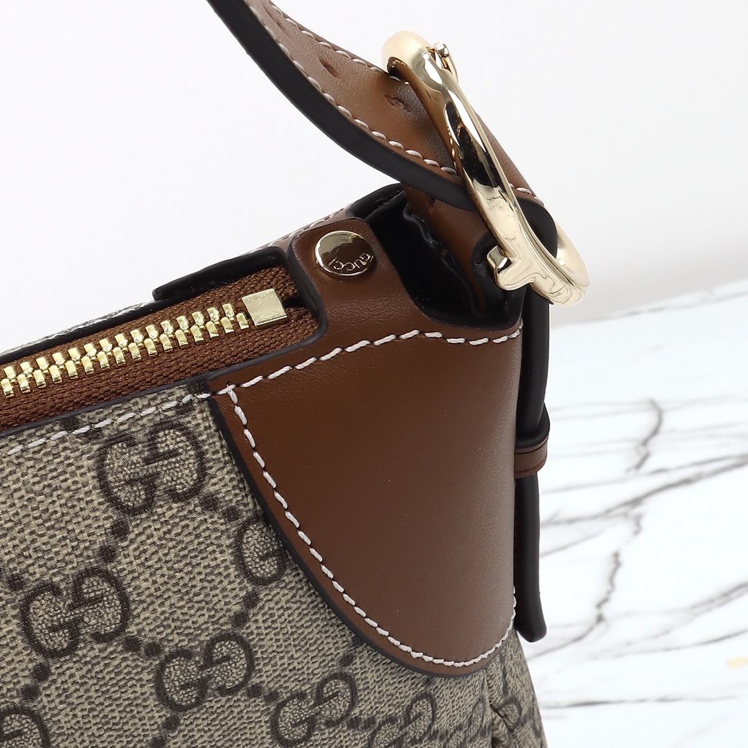 Gucci GG Emblem Medium Shoulder Bag — 815216
