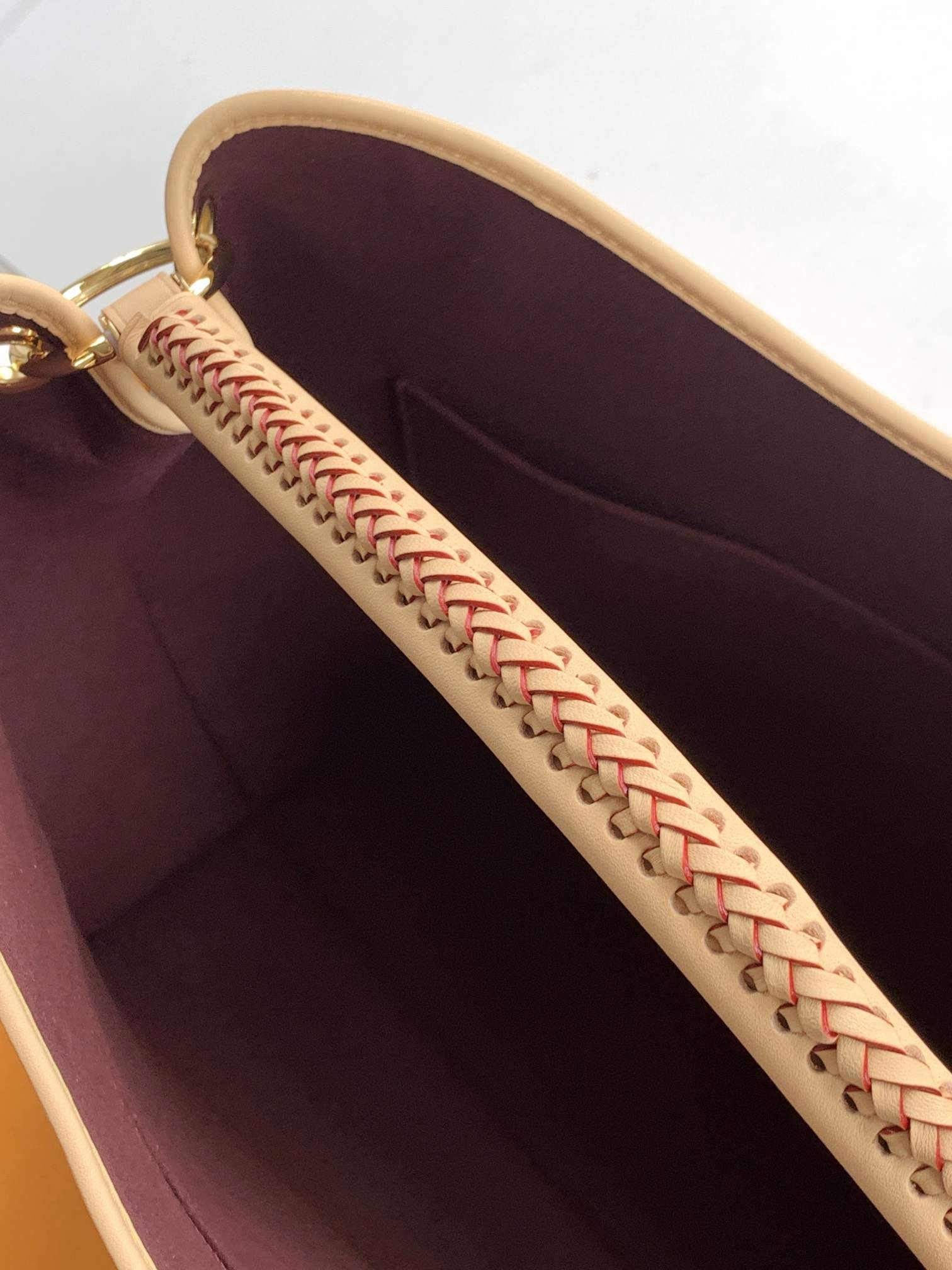 Louis Vuitton Again Handbag — M25877