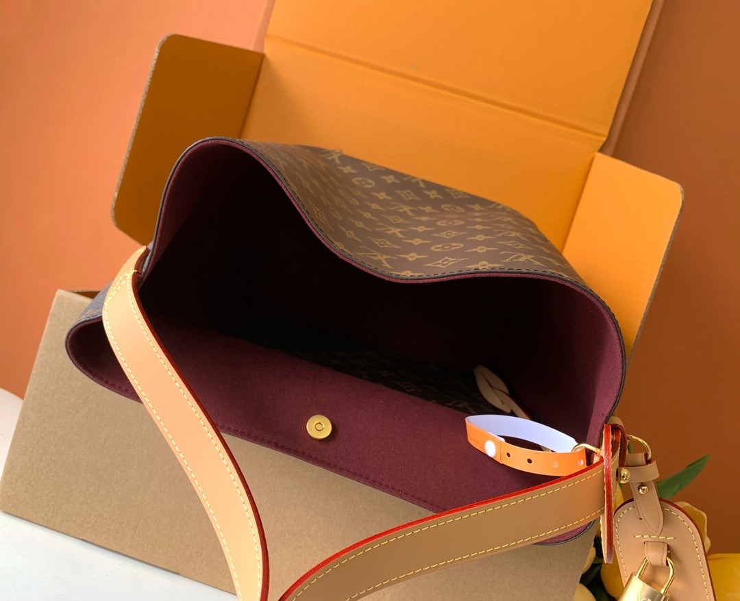 Louis Vuitton All In GM — M12926