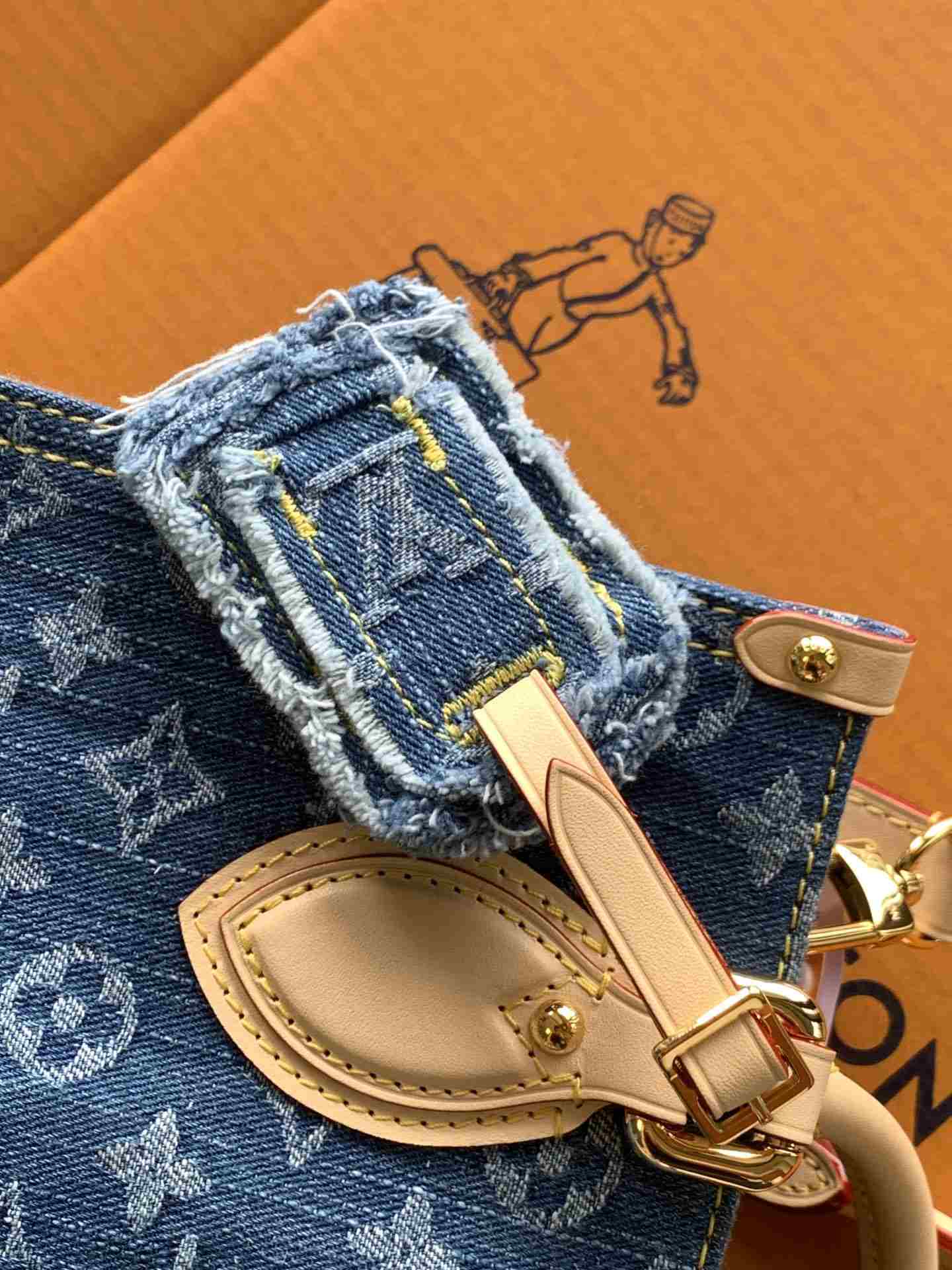 Louis Vuitton OnTheGo PM — M14633