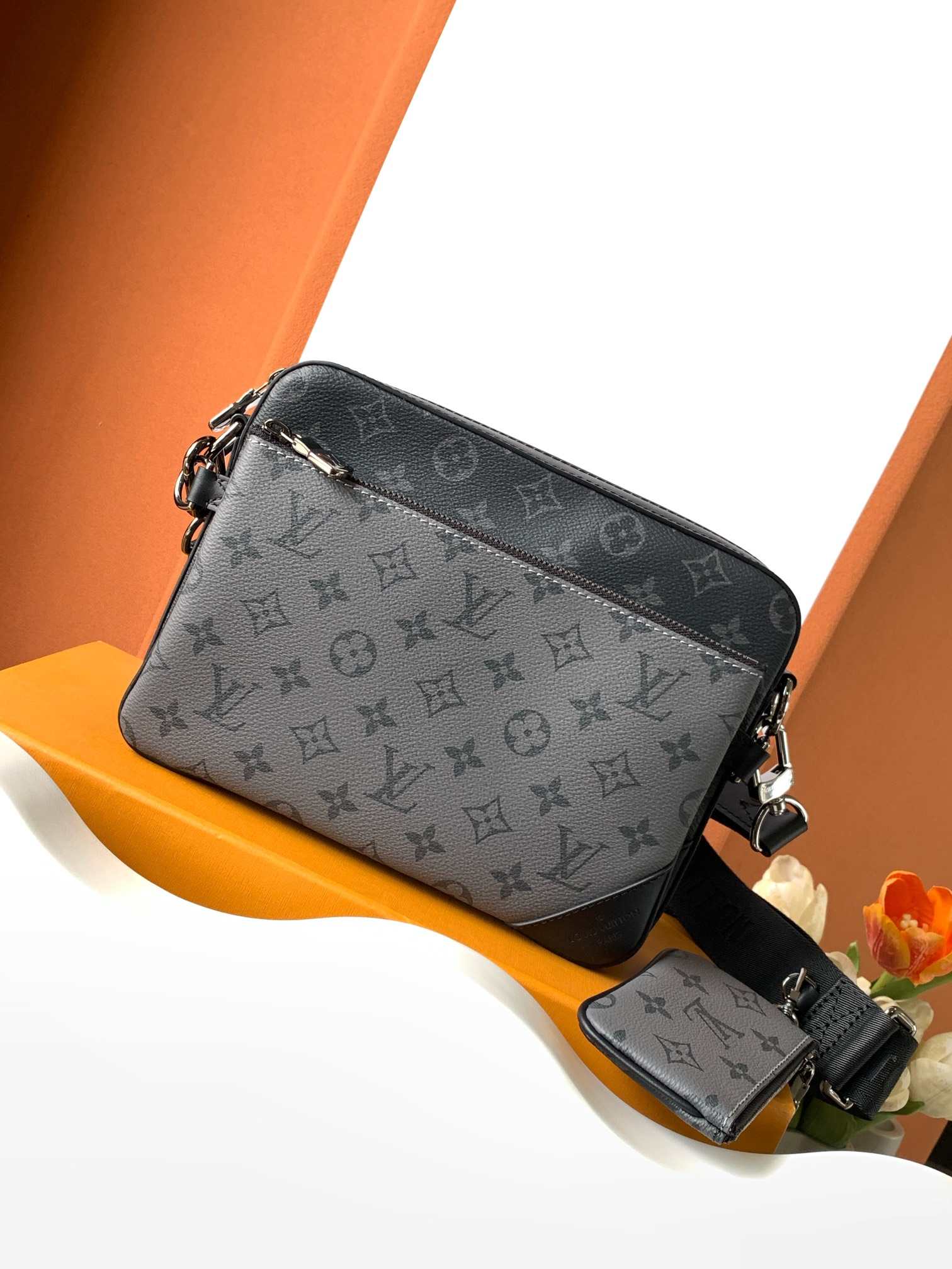 Louis Vuitton Trio Messenger — M69443