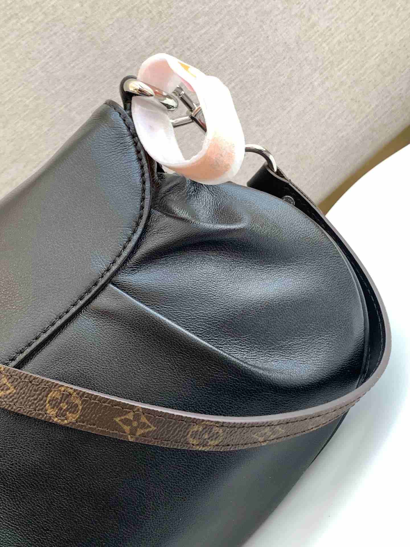 Louis Vuitton Sunset Vibe Bag — M12192