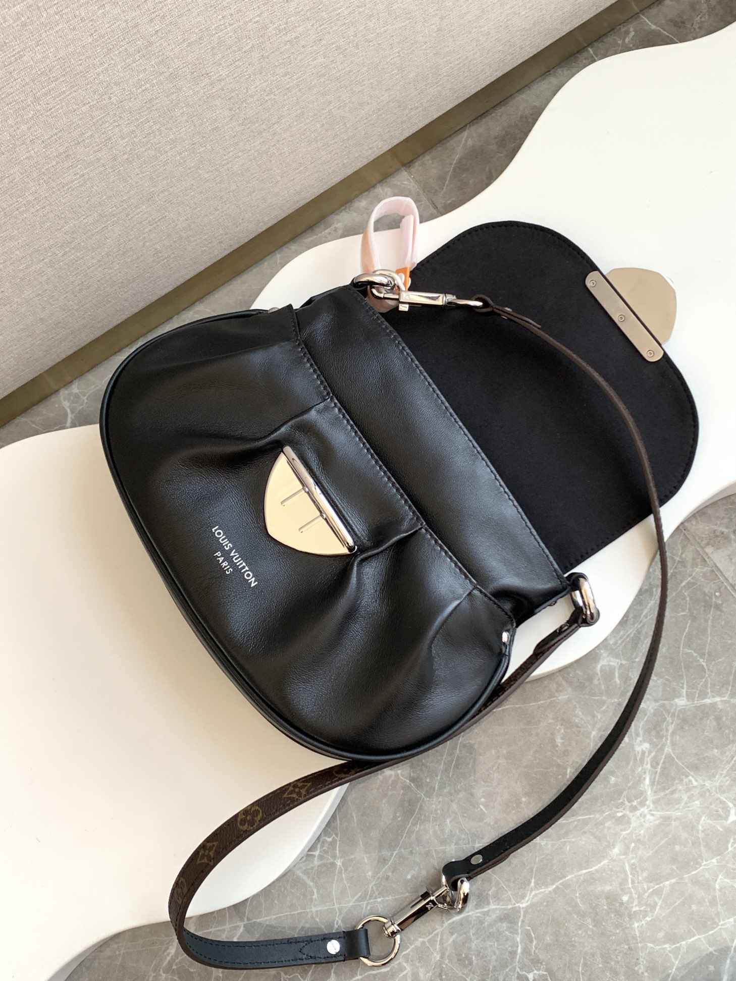 Louis Vuitton Sunset Vibe Bag — M12192