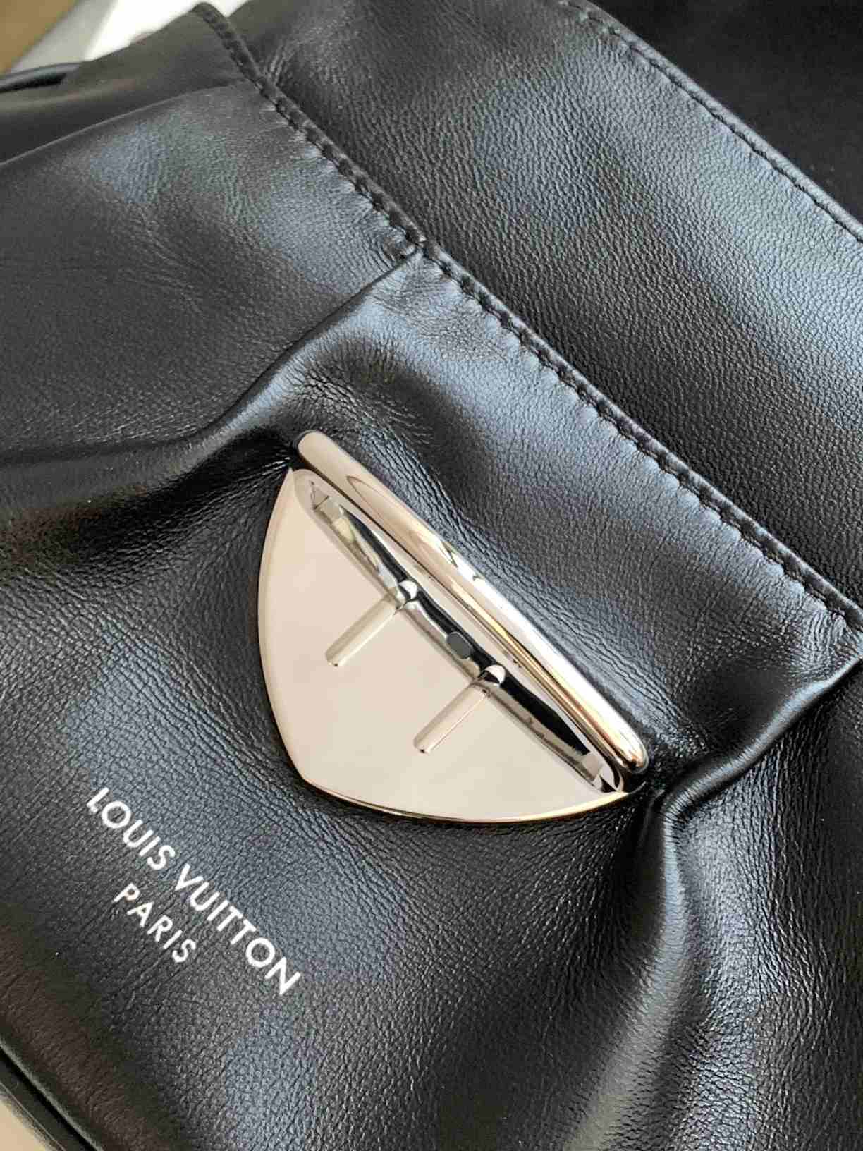 Louis Vuitton Sunset Vibe Bag — M12192