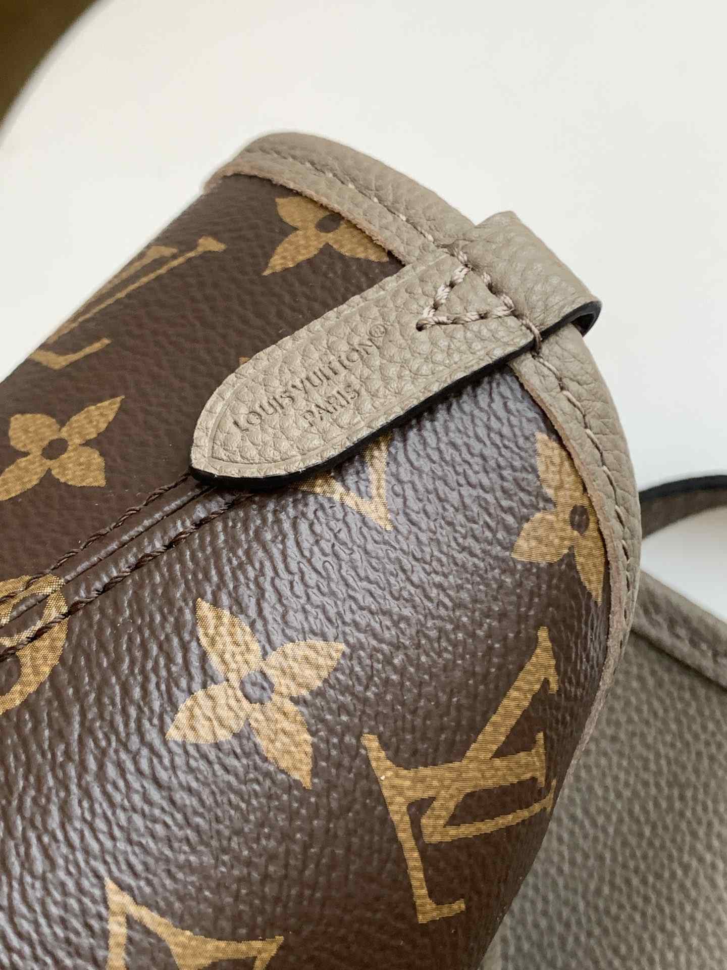 Louis Vuitton Neverfull Inside Out MM — M12062