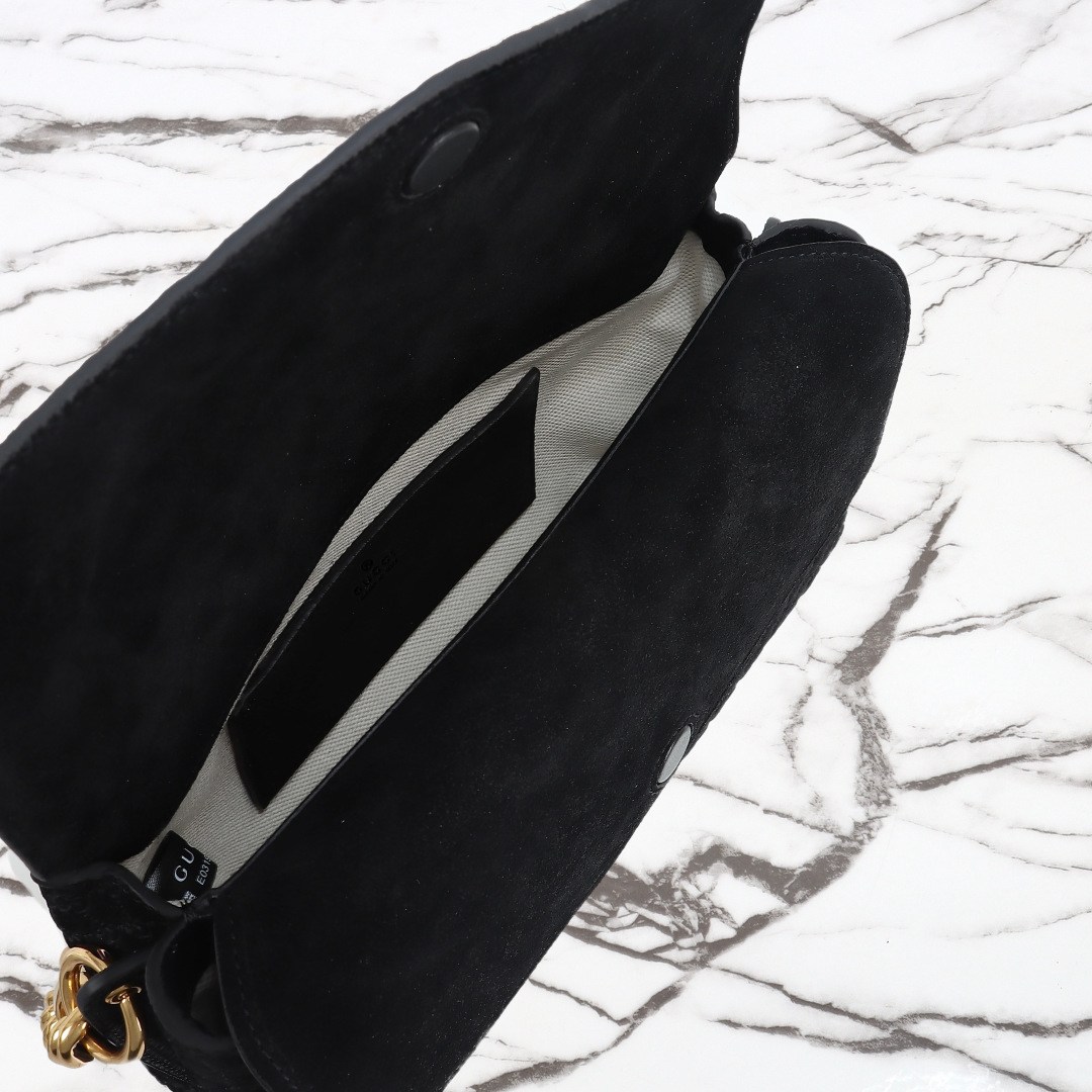 Gucci Medium Shoulder Bag with Chain — 857622