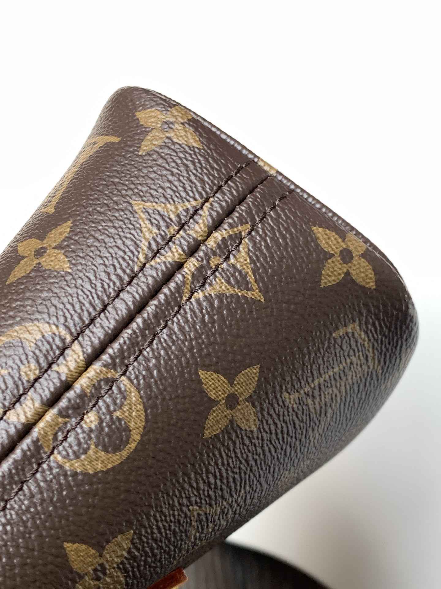 Louis Vuitton Neverfull BB — M46705