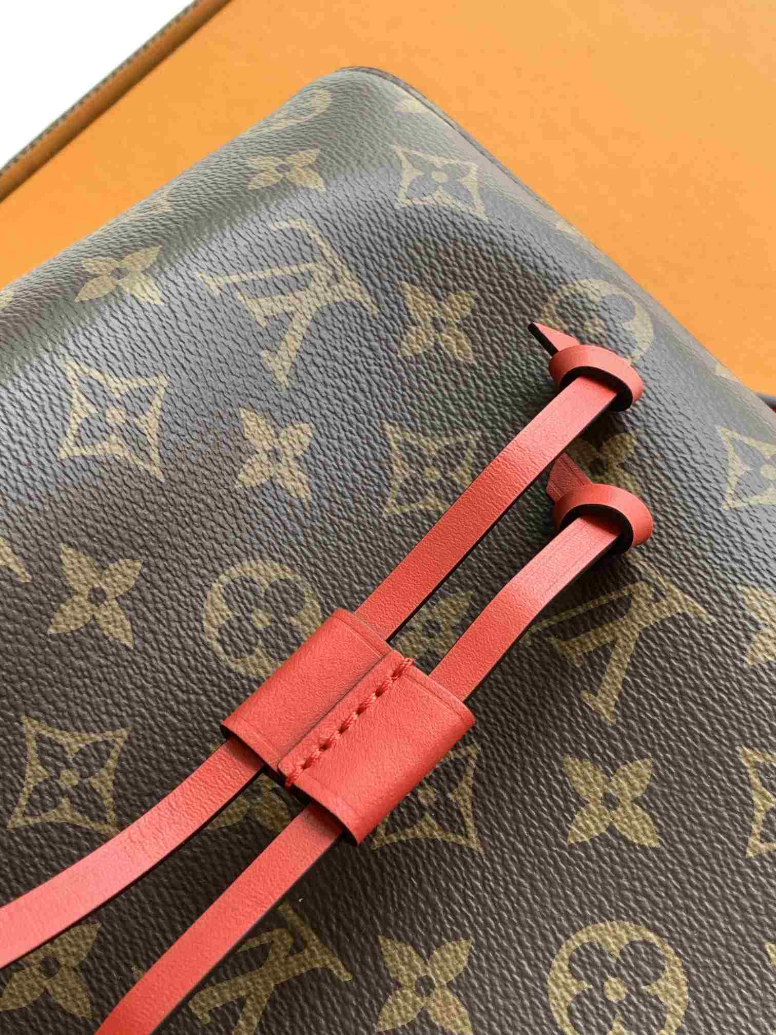 Louis Vuitton NéoNoé MM — M44021