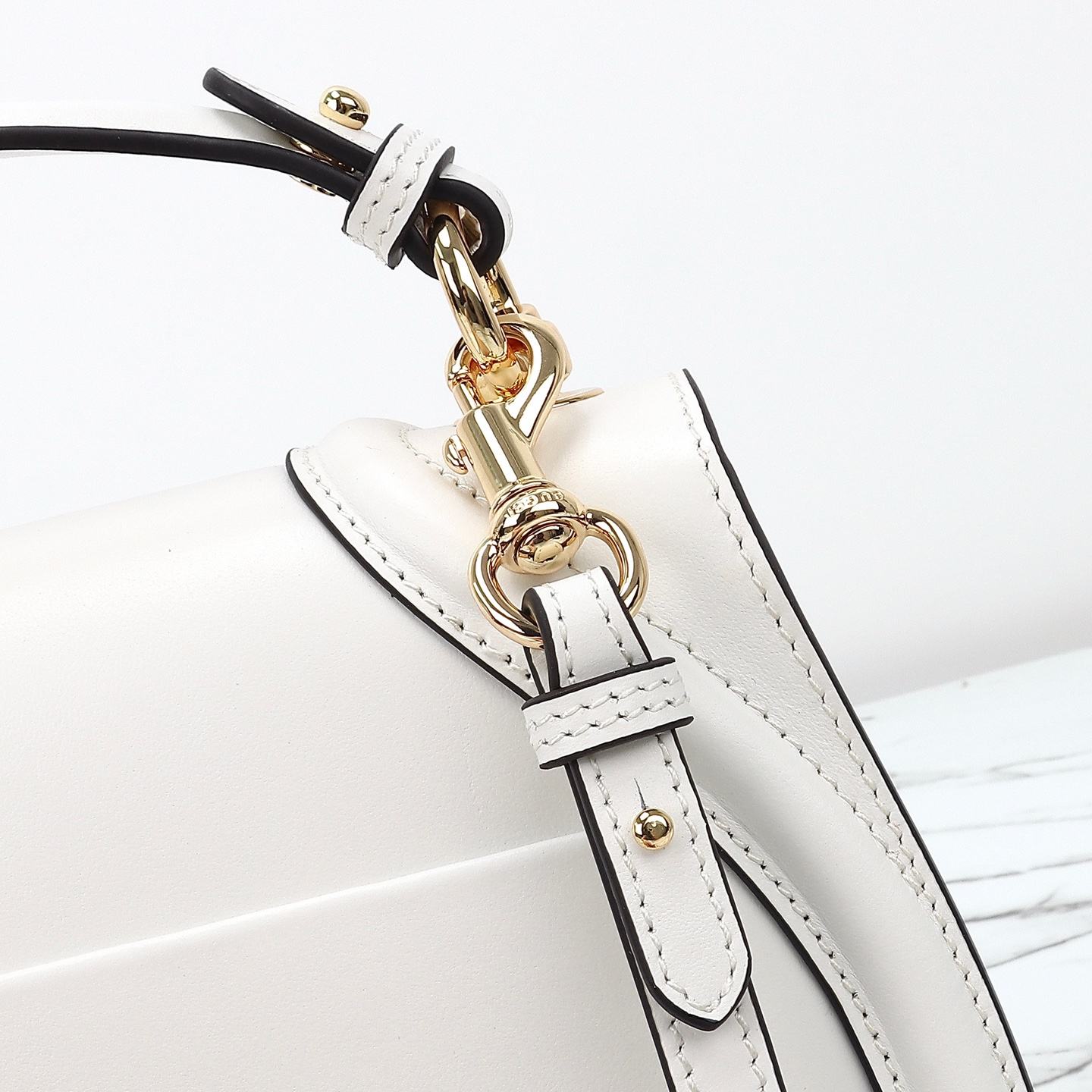 Gucci Blondie Top-Handle Bag — 815714