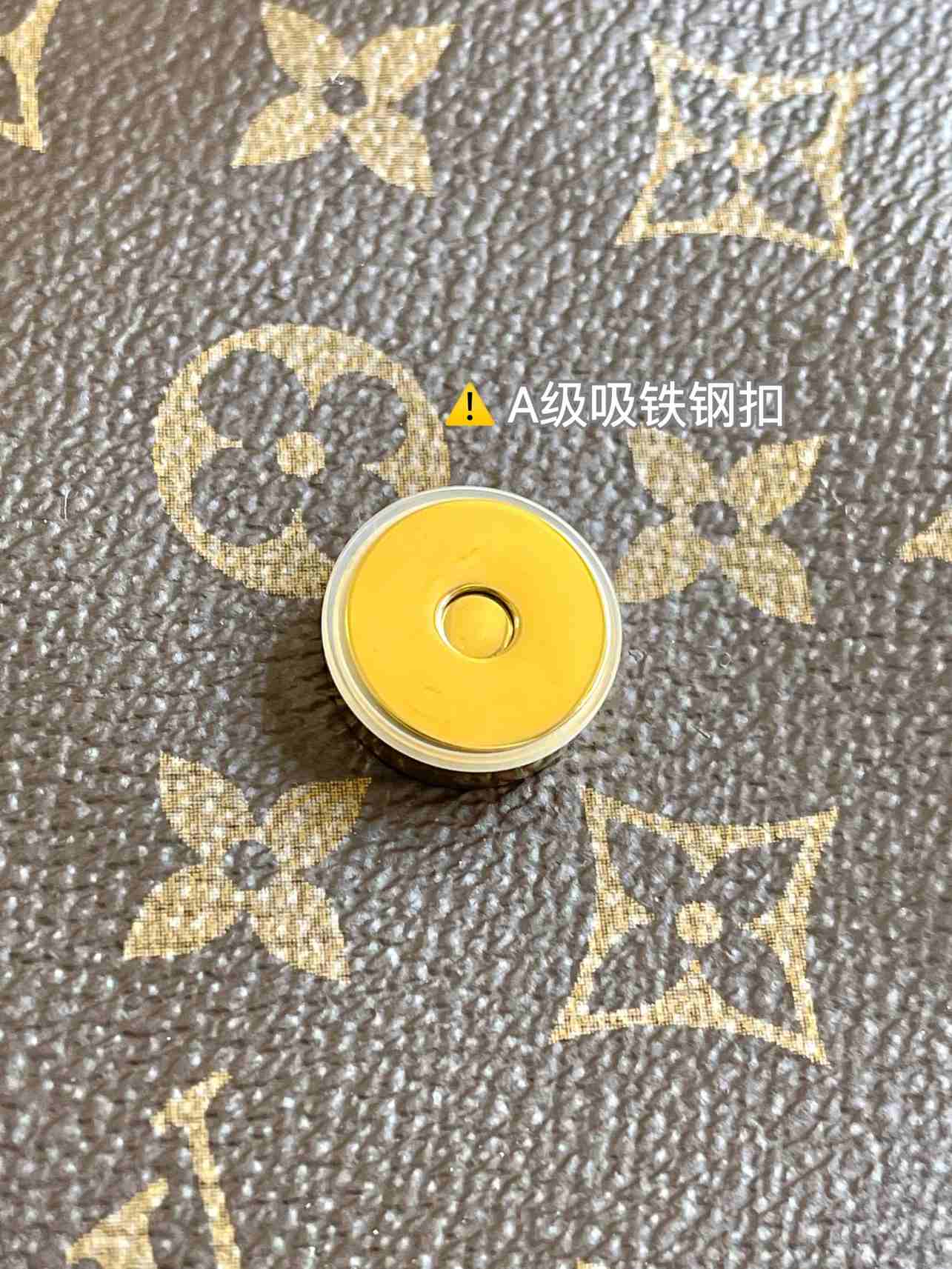 Louis Vuitton Locky BB — M44654