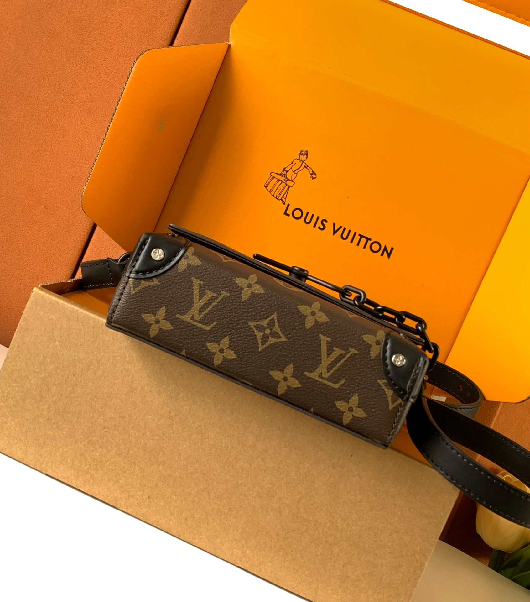 Louis Vuitton Steamer Wearable Wallet — M83613