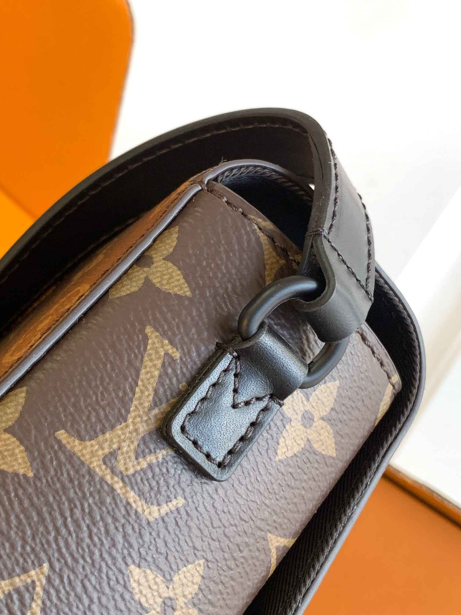 Louis Vuitton Steamer Wearable Wallet — M83613