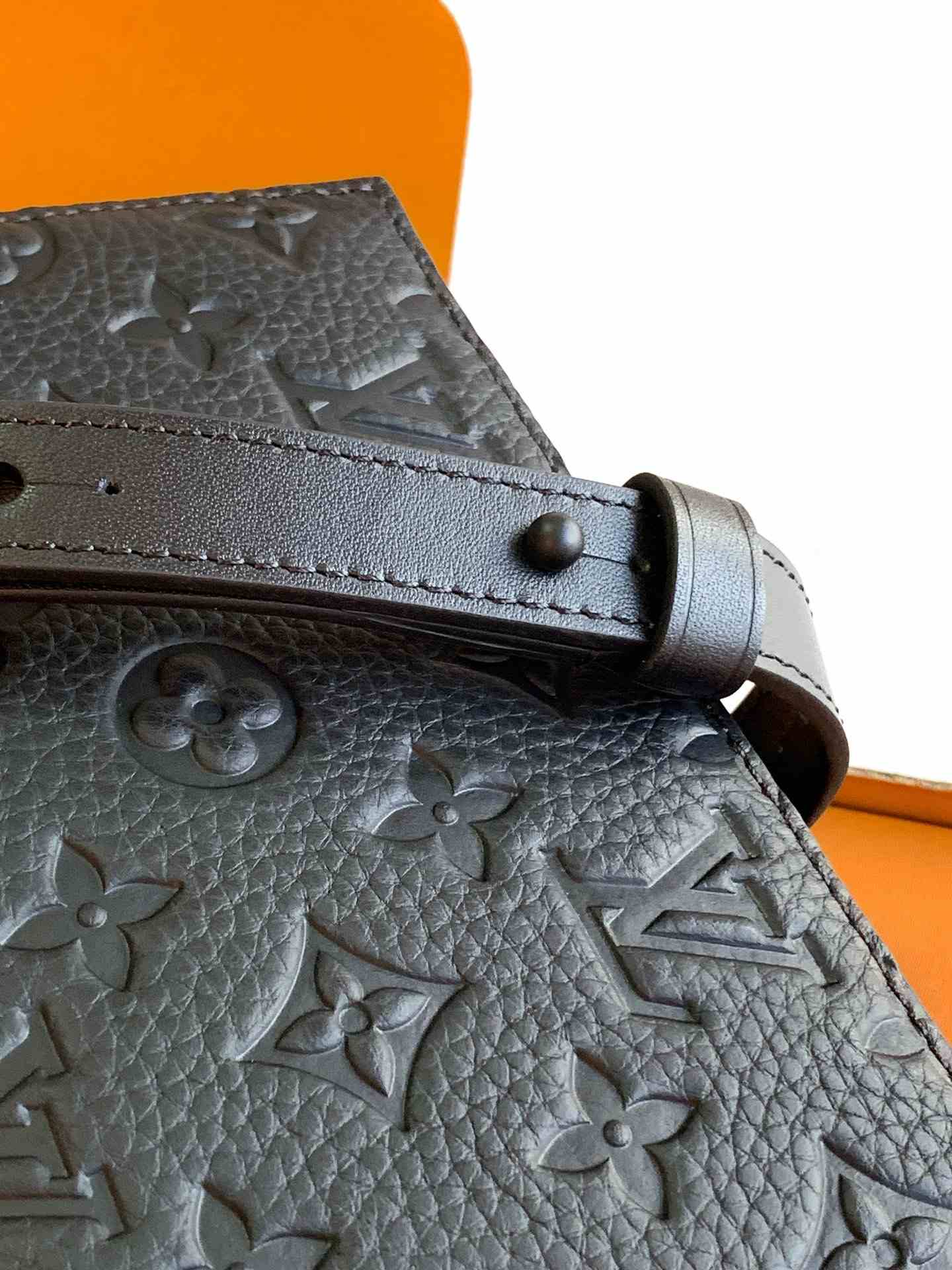 Louis Vuitton Steamer Wearable Wallet — M81746