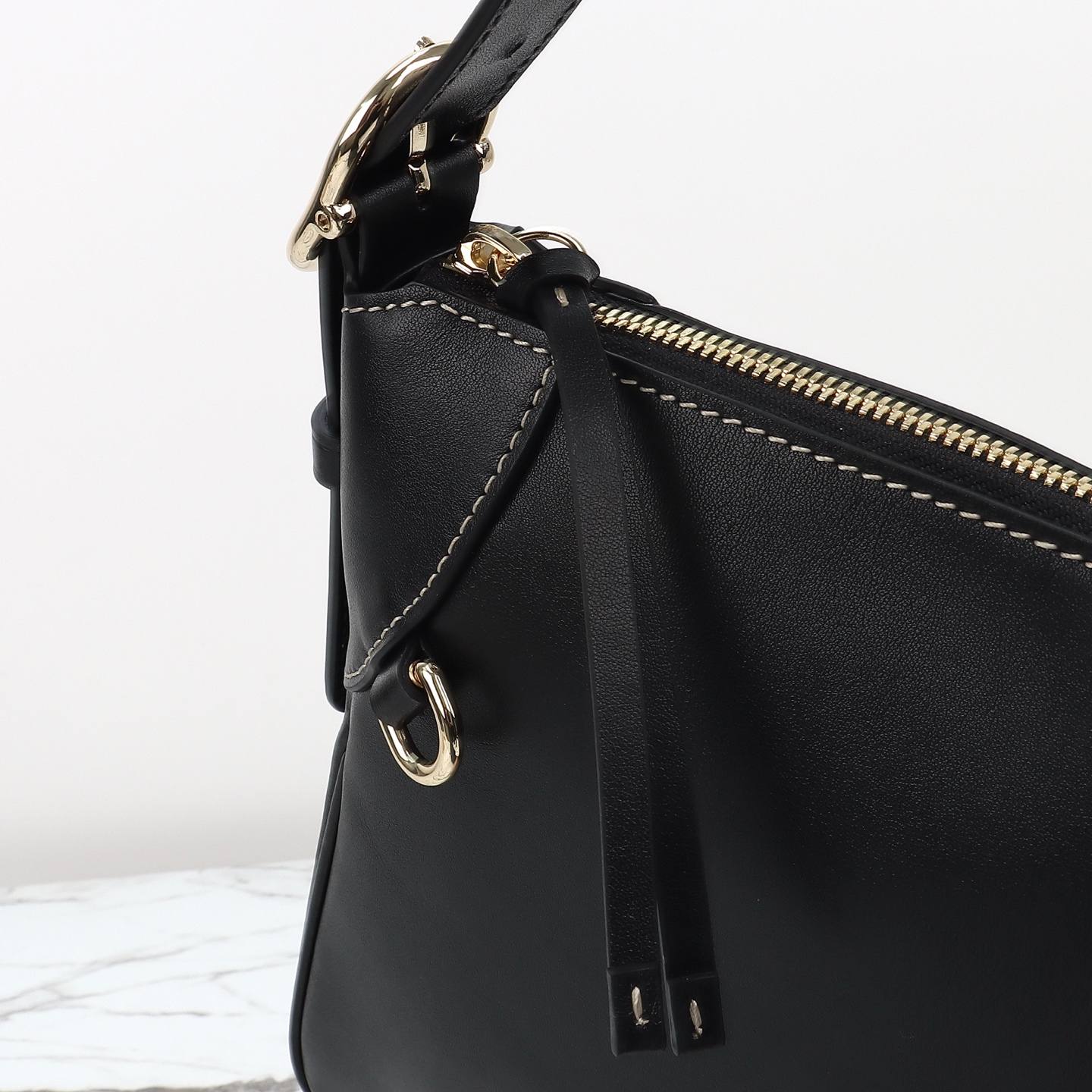 Gucci GG Emblem Medium Shoulder Bag — 815216