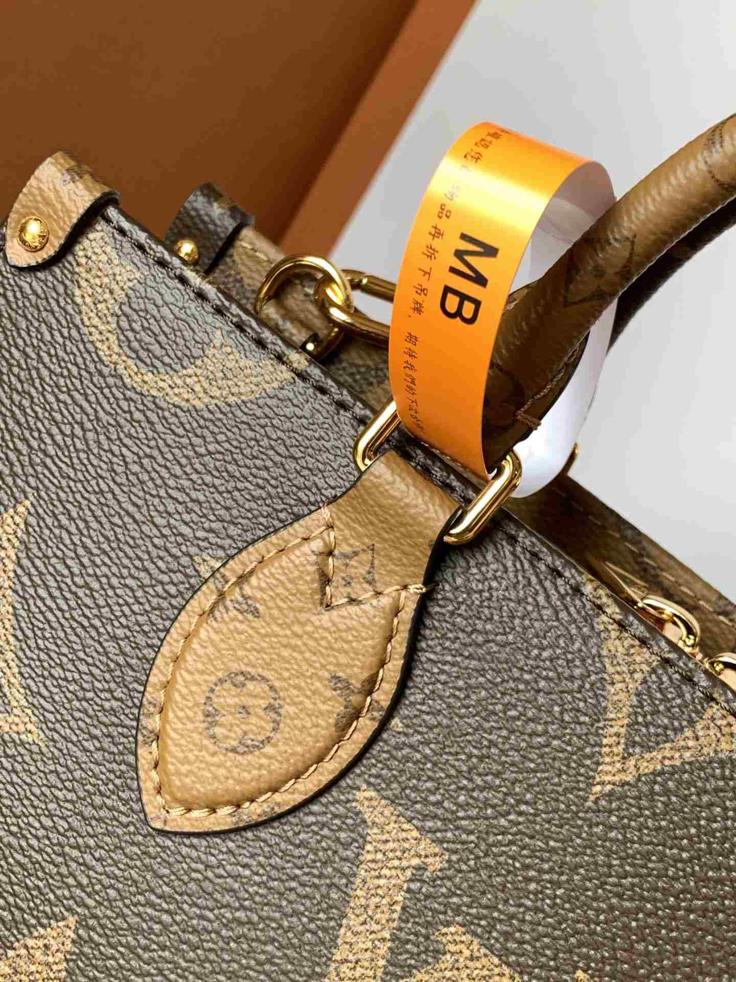 Louis Vuitton OnTheGo East-West — M46653