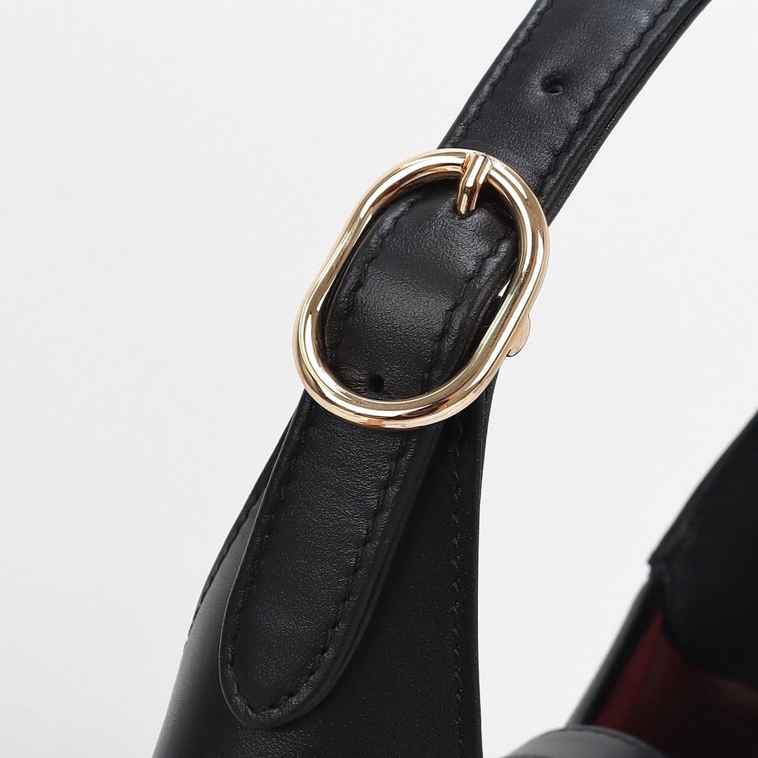 Gucci Jackie Medium Shoulder Bag — 782849