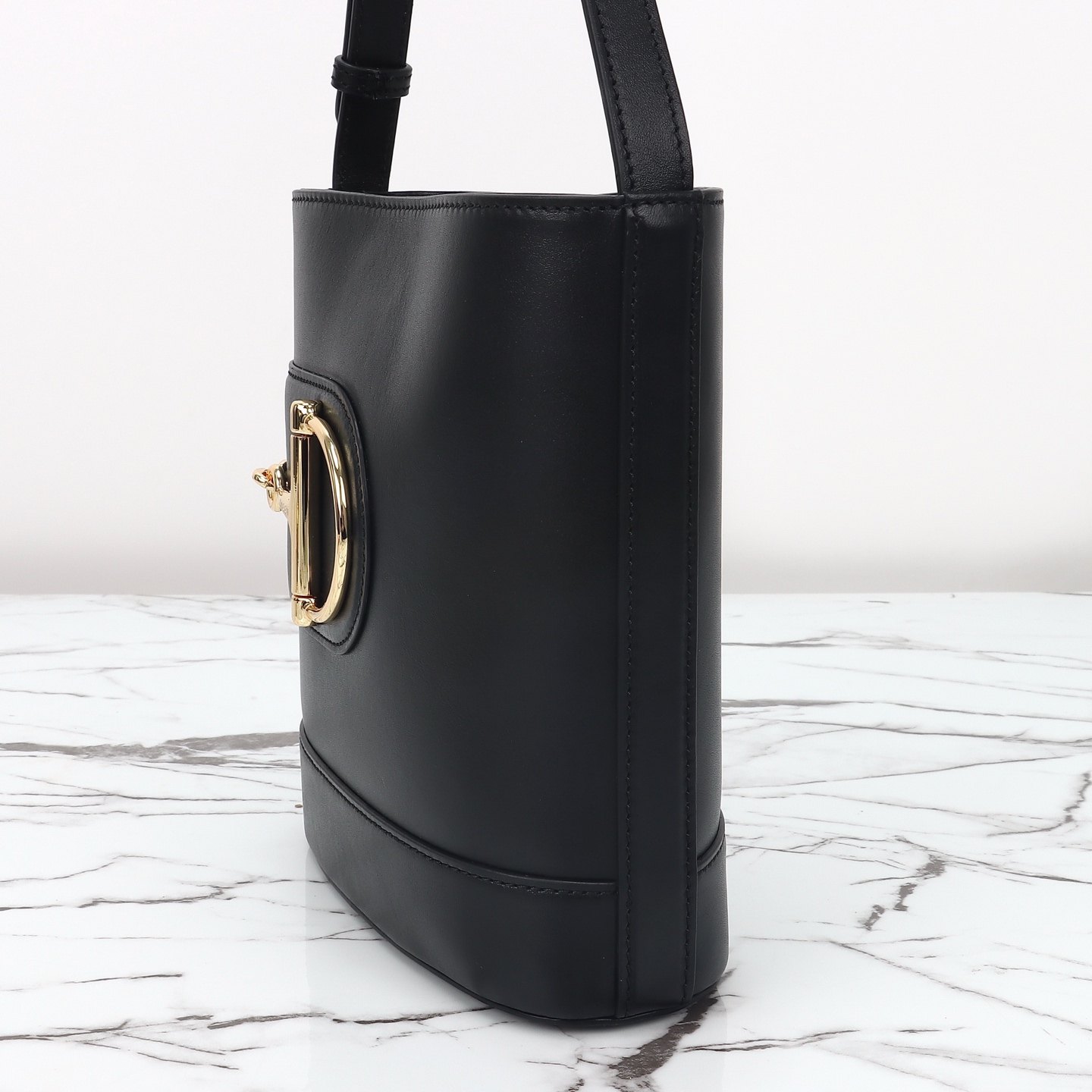 Gucci Gucci 73 Small Bucket Bag — 833665