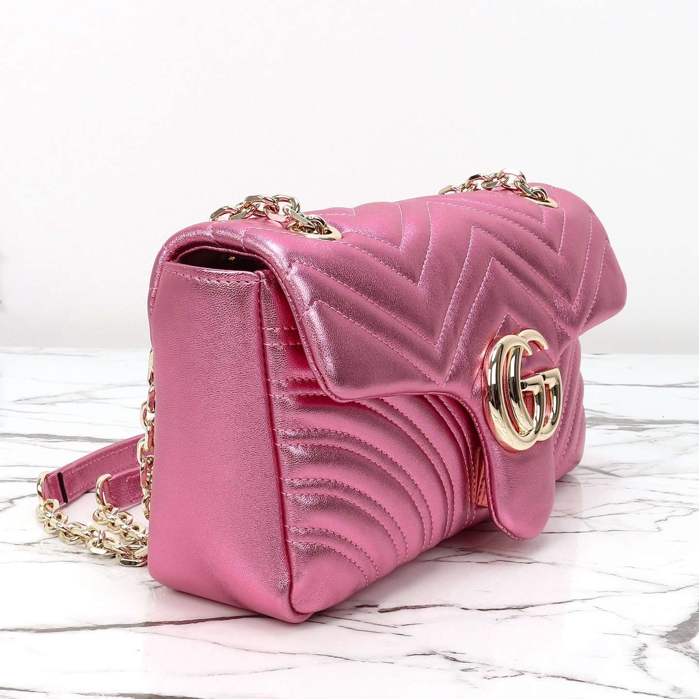 Gucci GG Marmont Medium Shoulder Bag — 837267