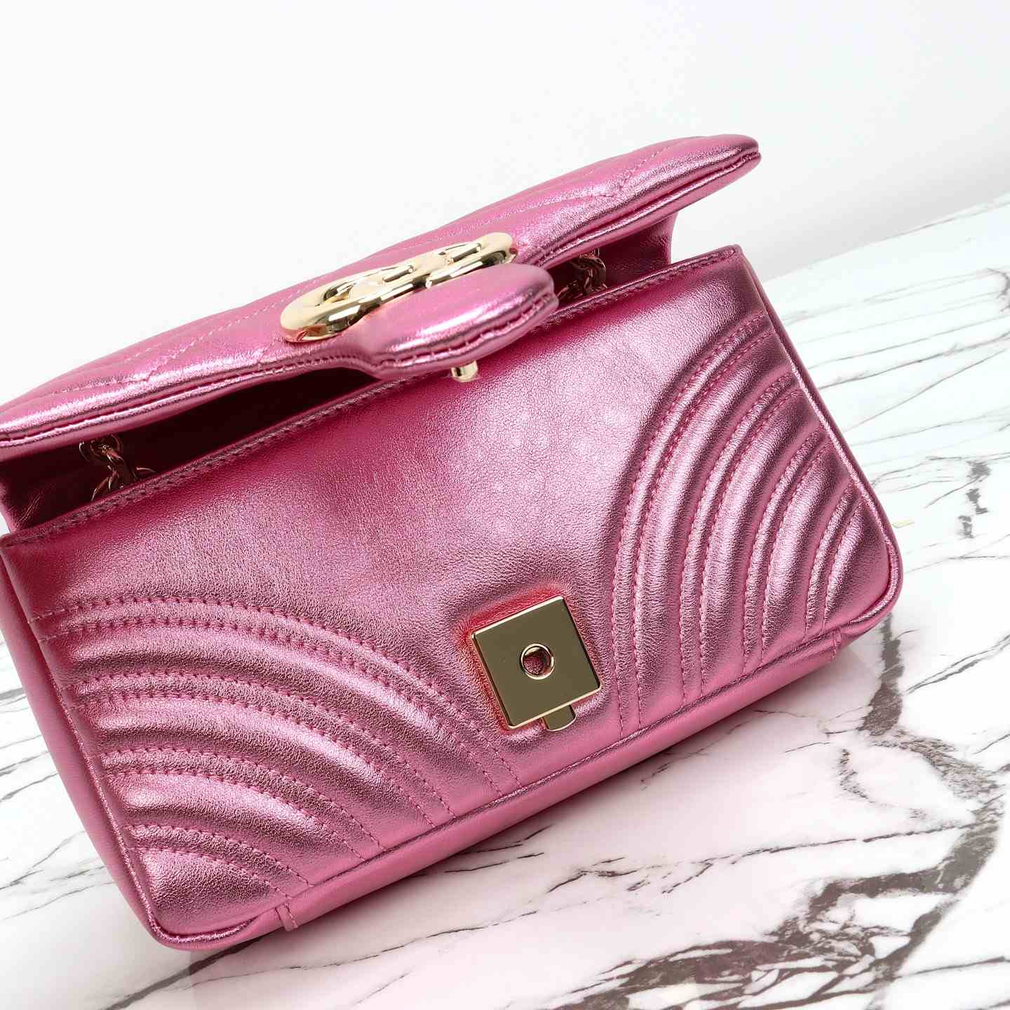 Gucci GG Marmont Small Shoulder Bag — 837280