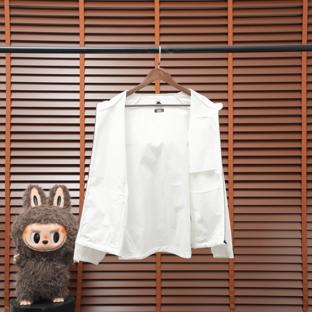 Descente Jacket — White
