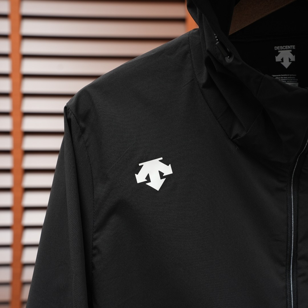 Descente Jacket — Black