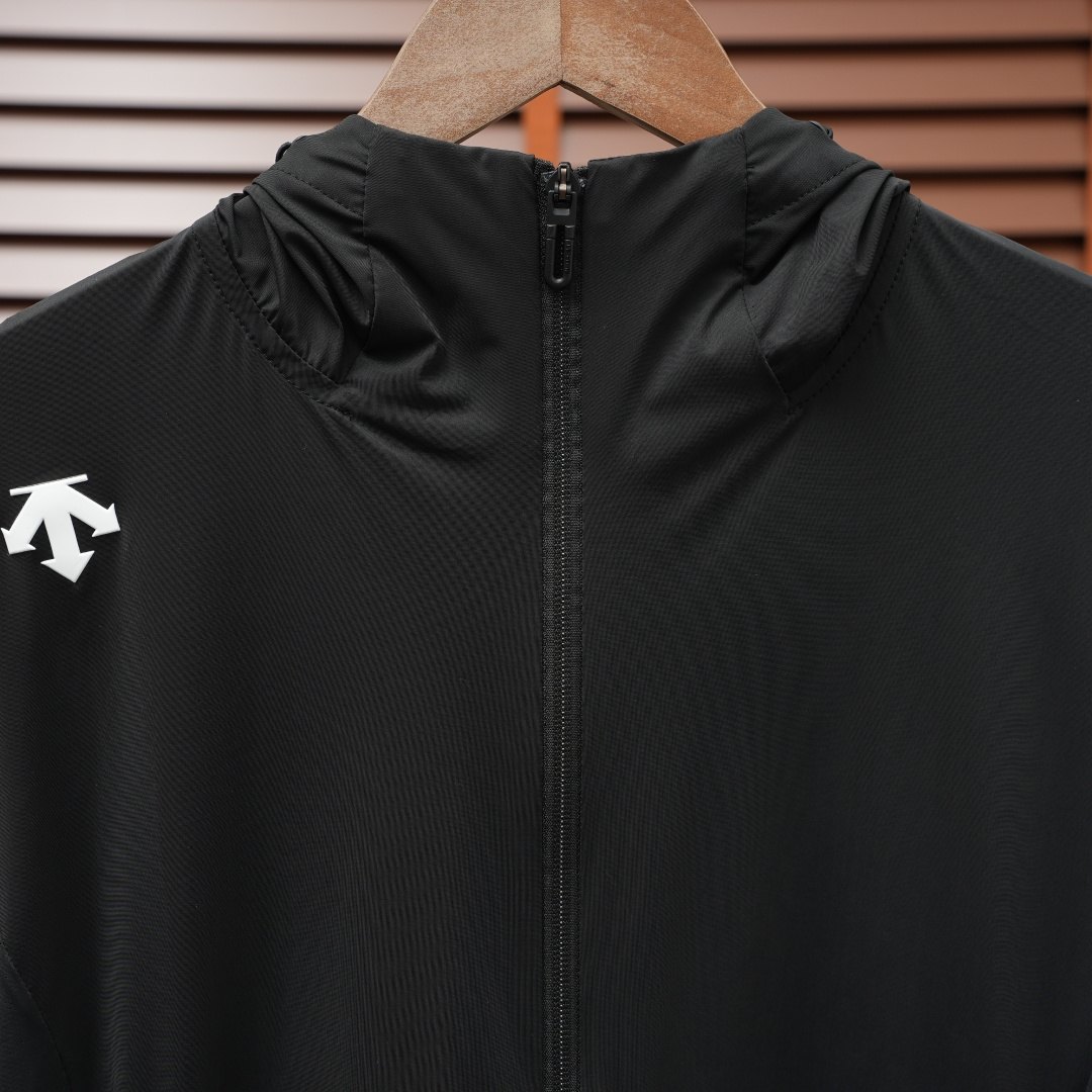 Descente Jacket — Black