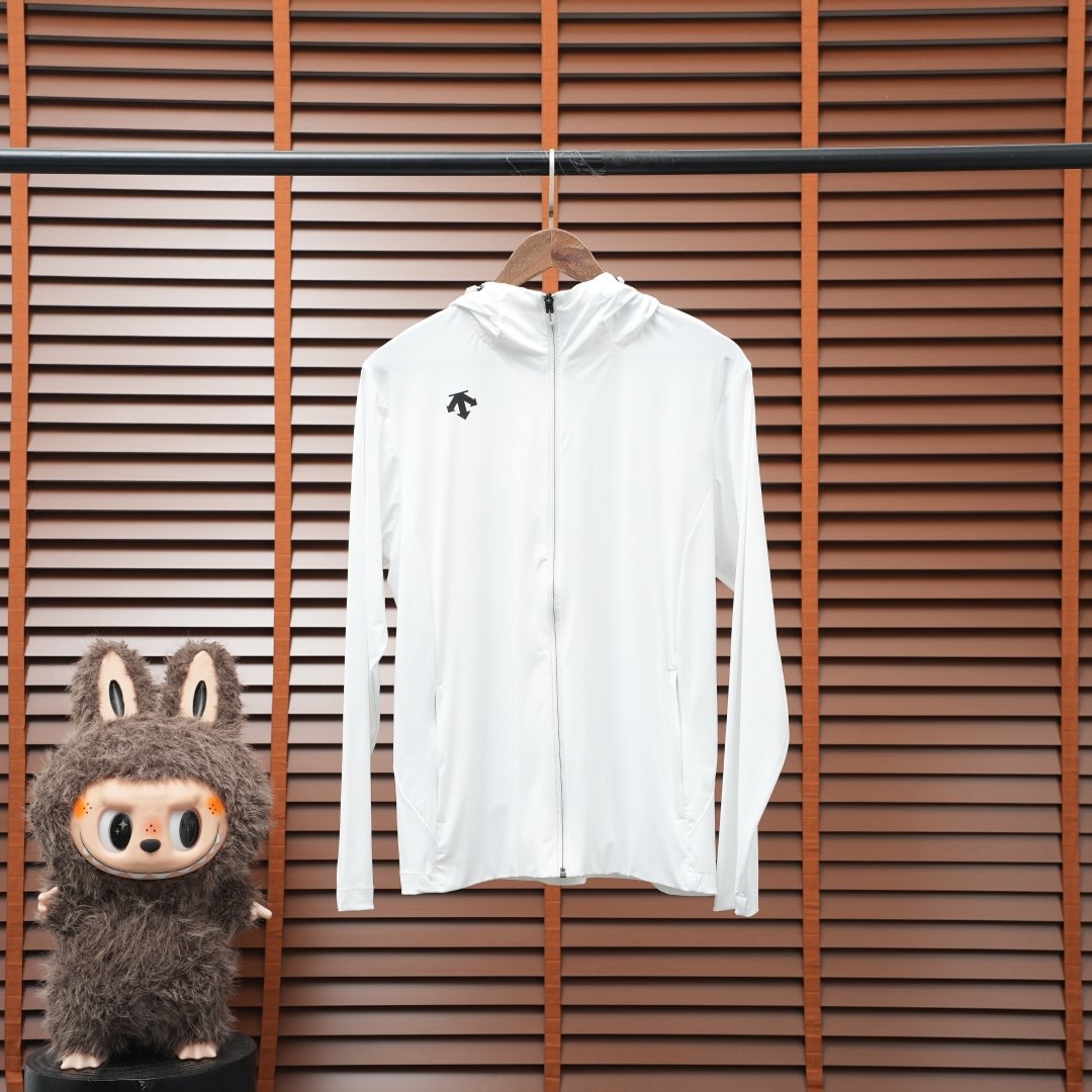 Descente Jacket — White