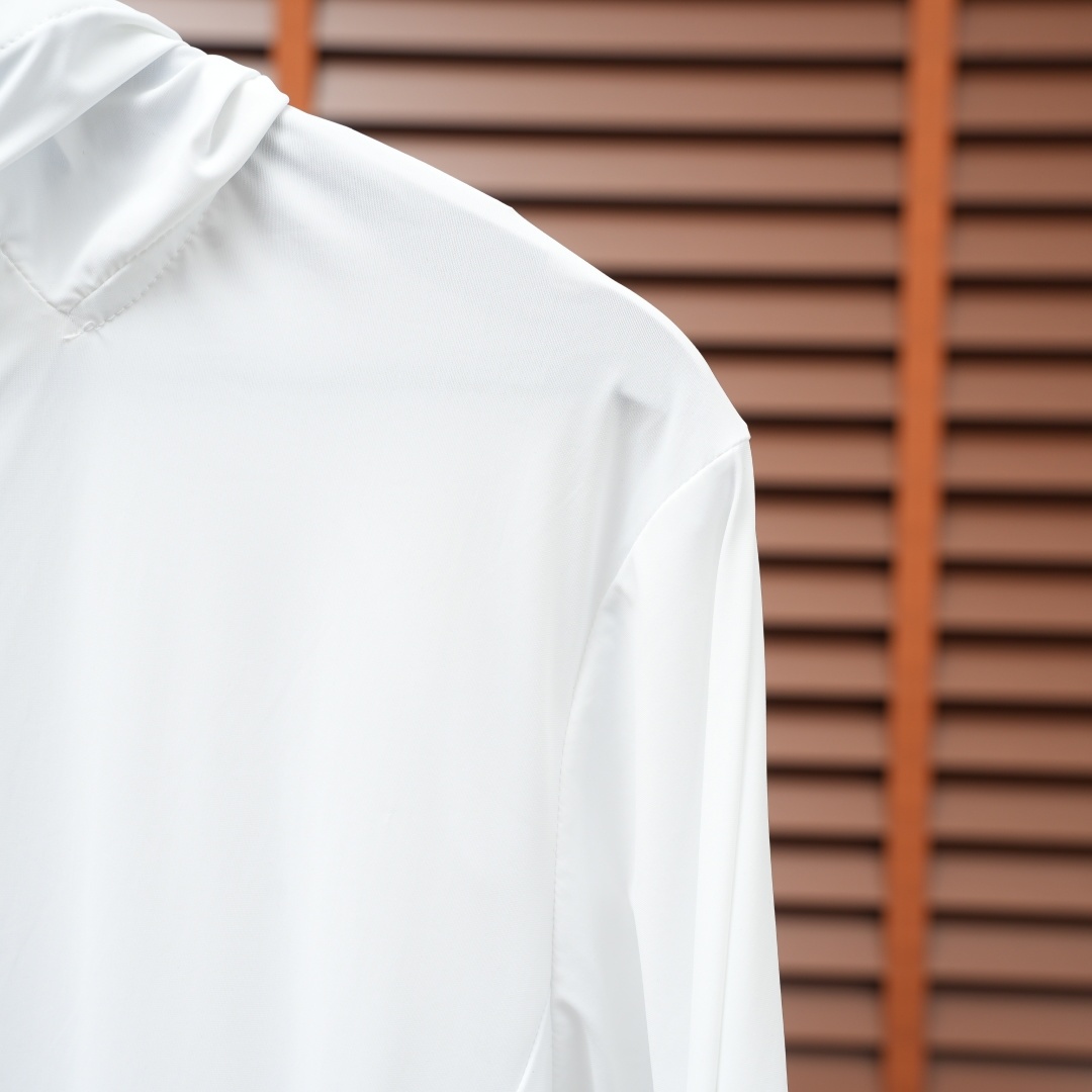 Descente Jacket — White