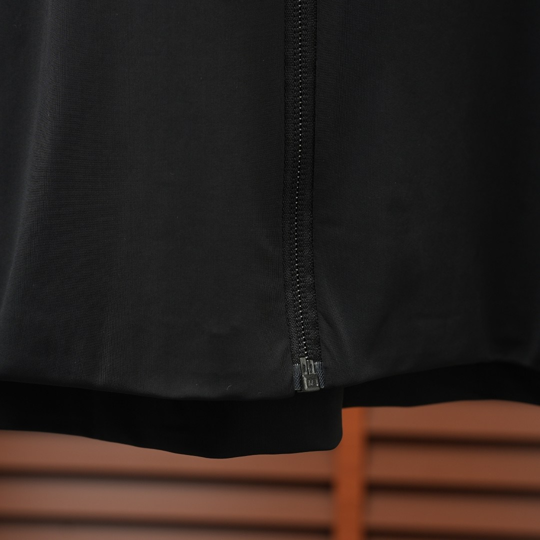Descente Jacket — Black
