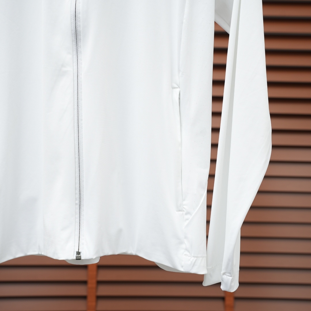 Descente Jacket — White