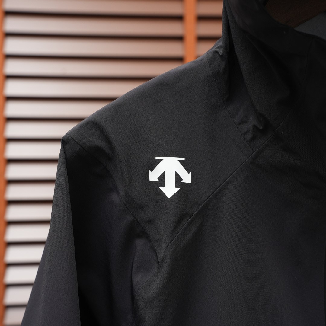 Descente Jacket — Black