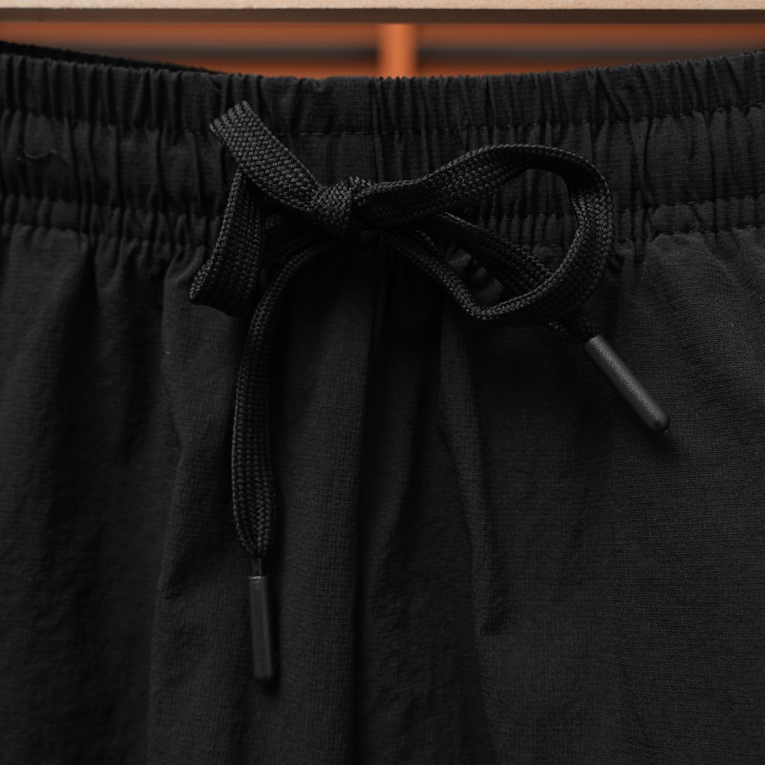 Descente Shorts — Black
