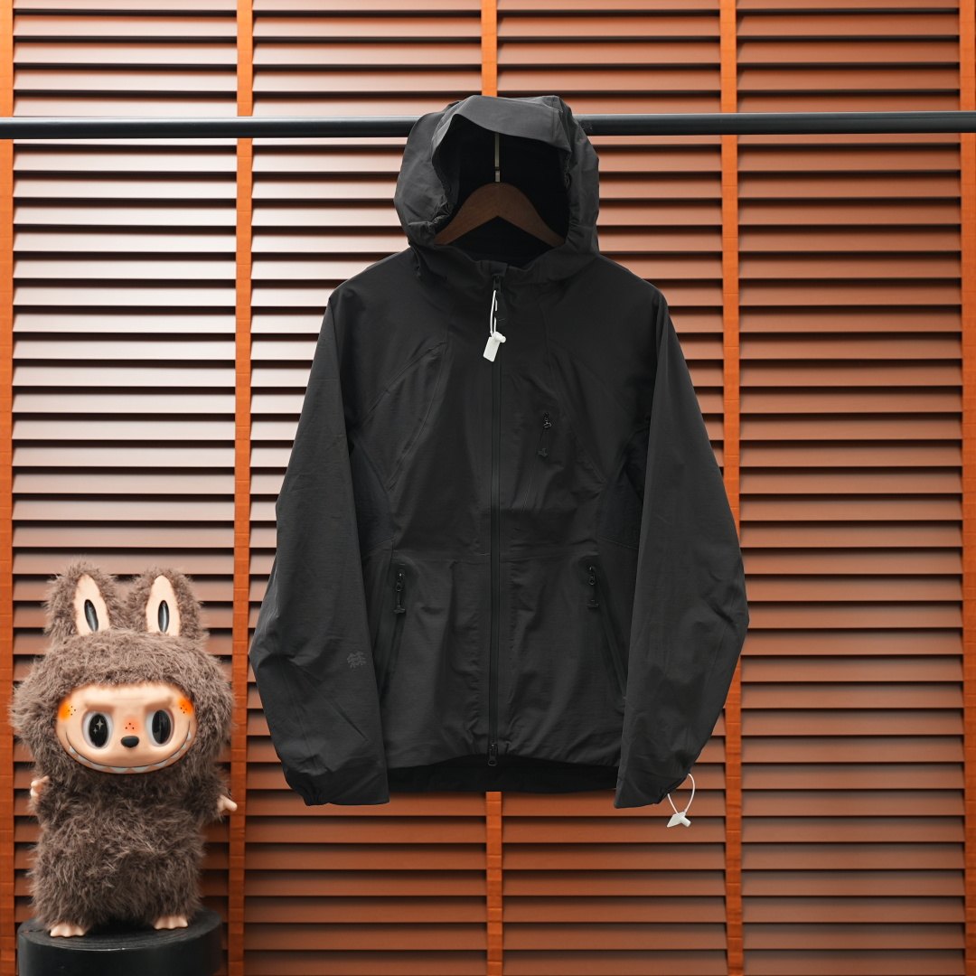 Kolon Sport Jacket — Black
