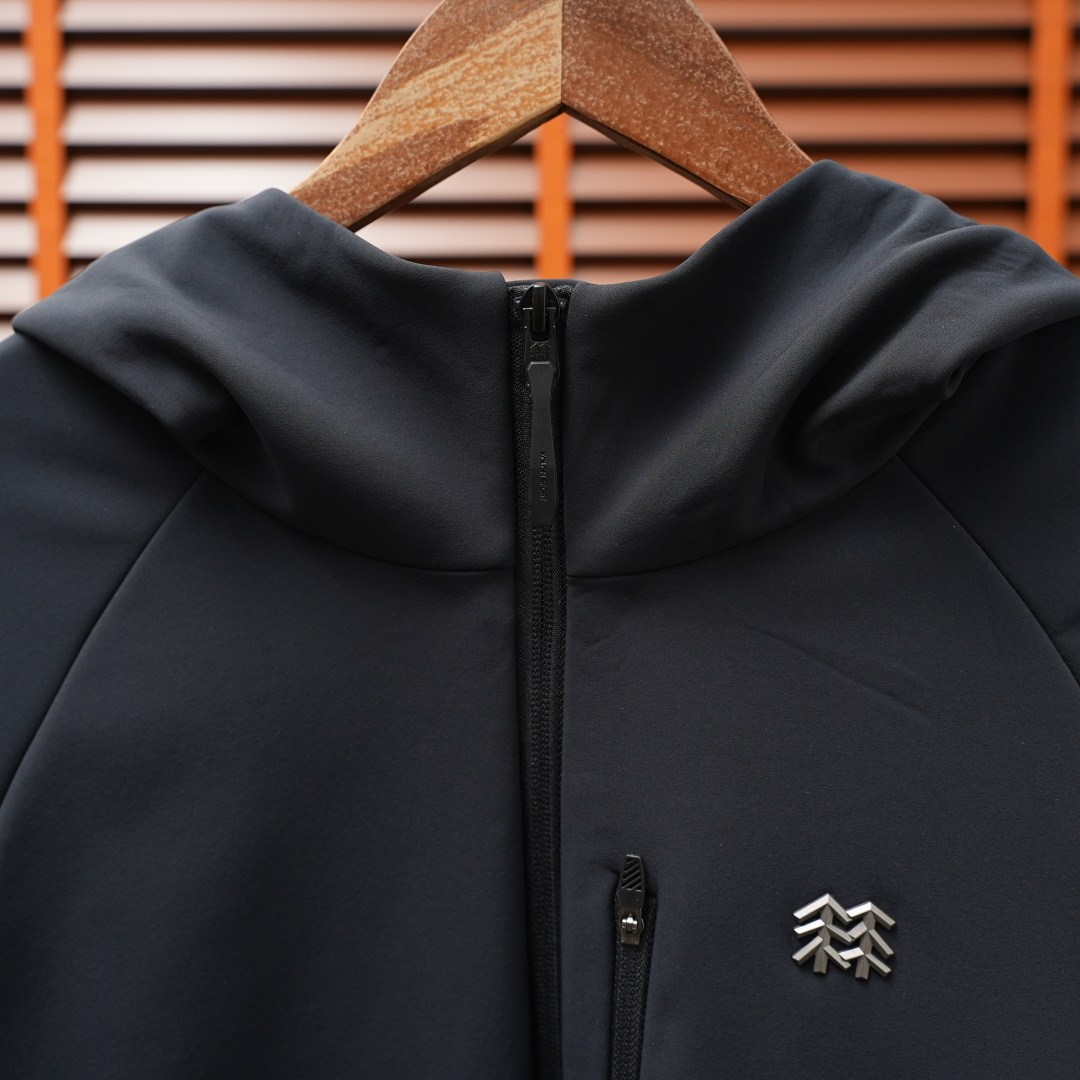 Kolon Sport Jacket — Black