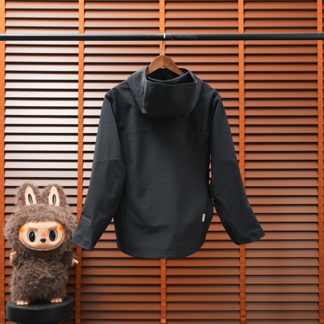 Kolon Sport Jacket — Black