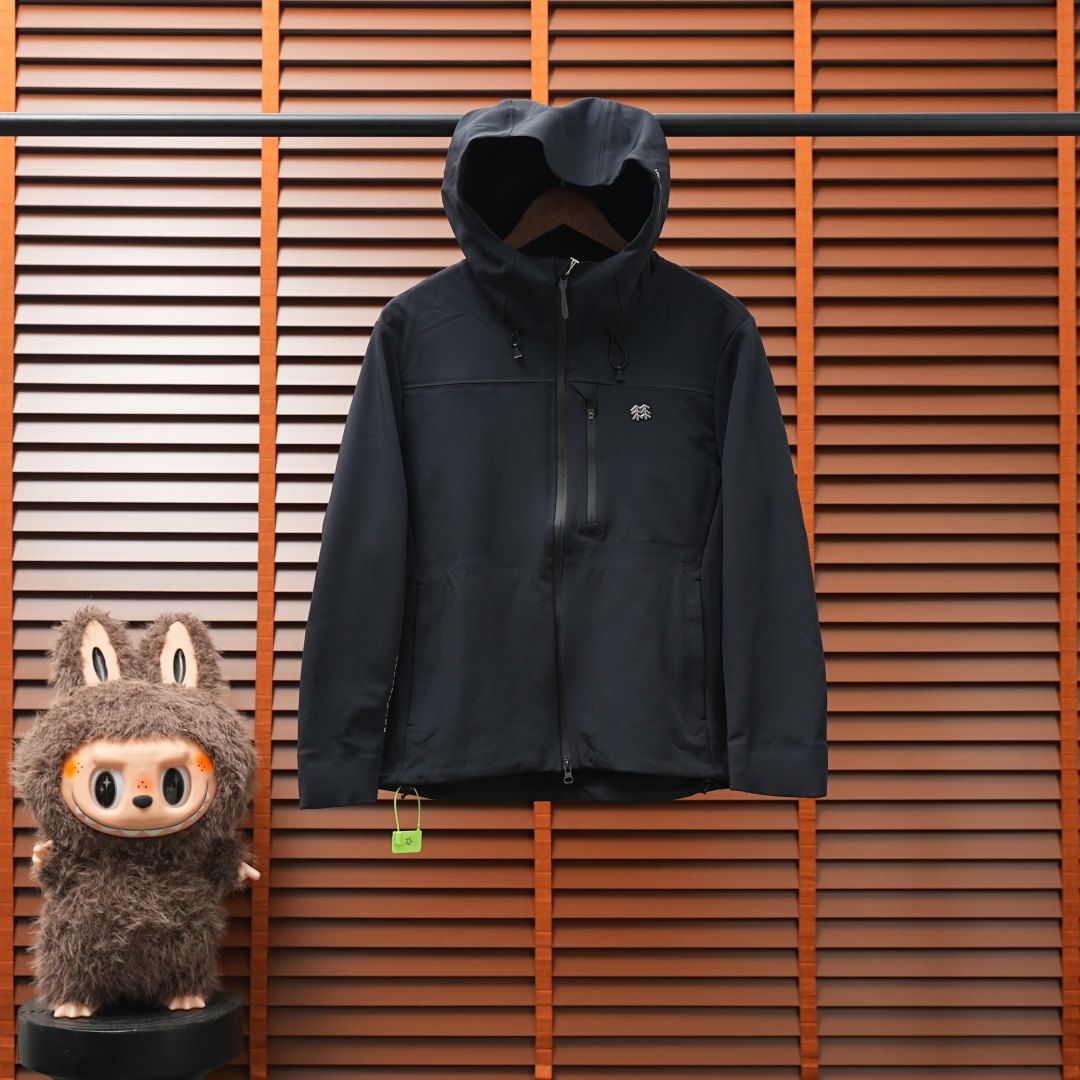 Kolon Sport Jacket — Black