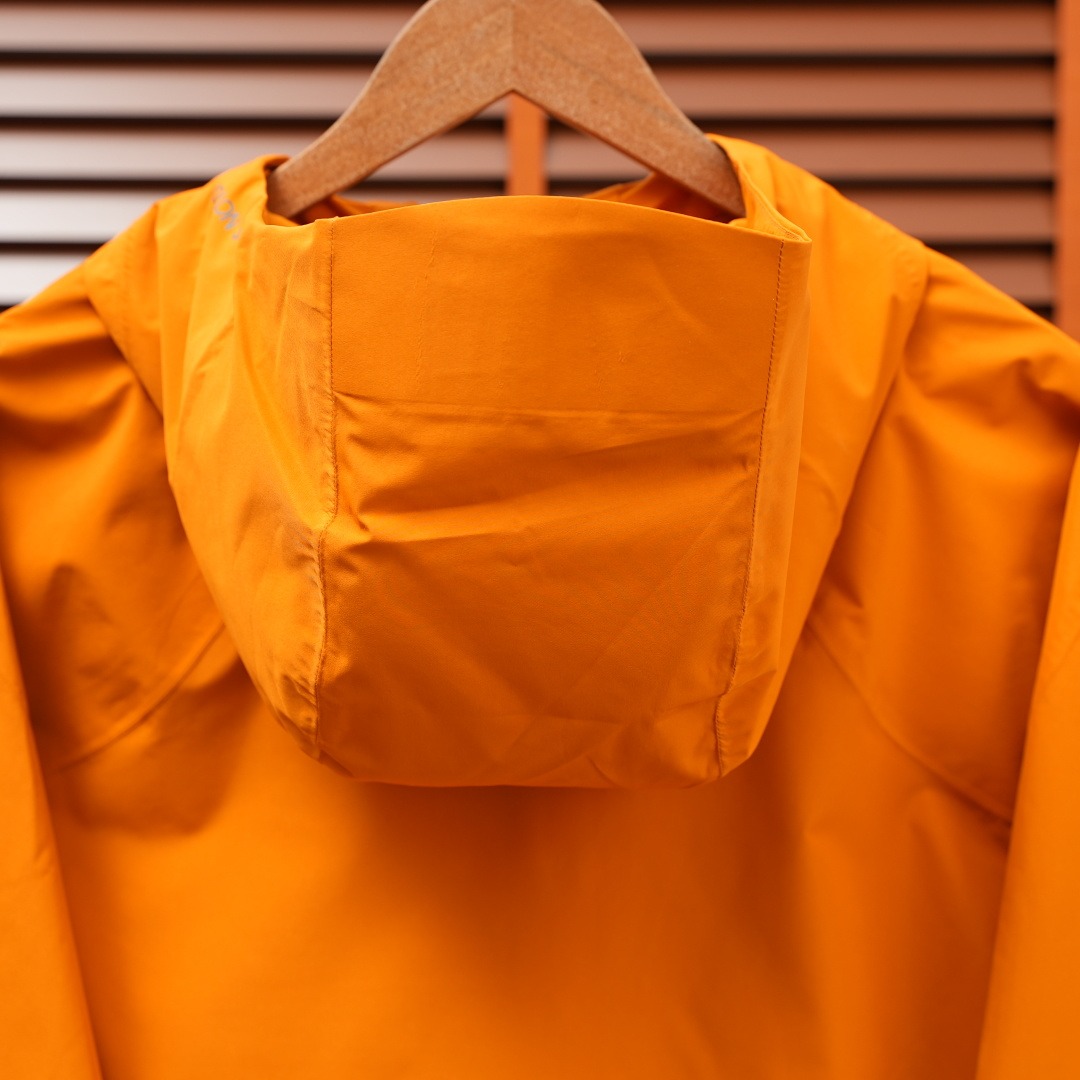 Kolon Sport Jacket — Yellow