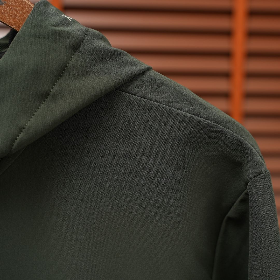 Kolon Sport Jacket — Army Green