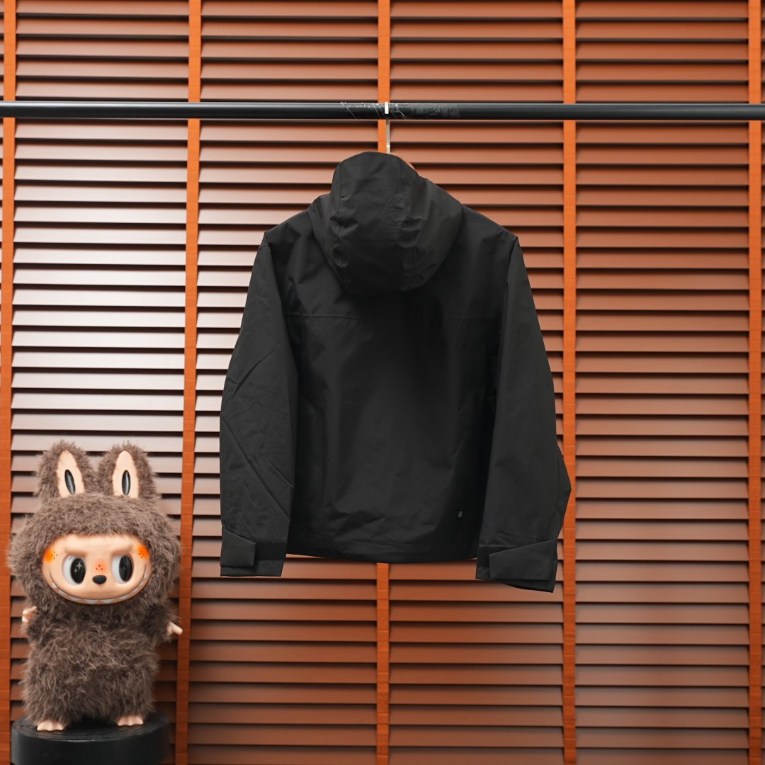 Kolon Sport Jacket — Black