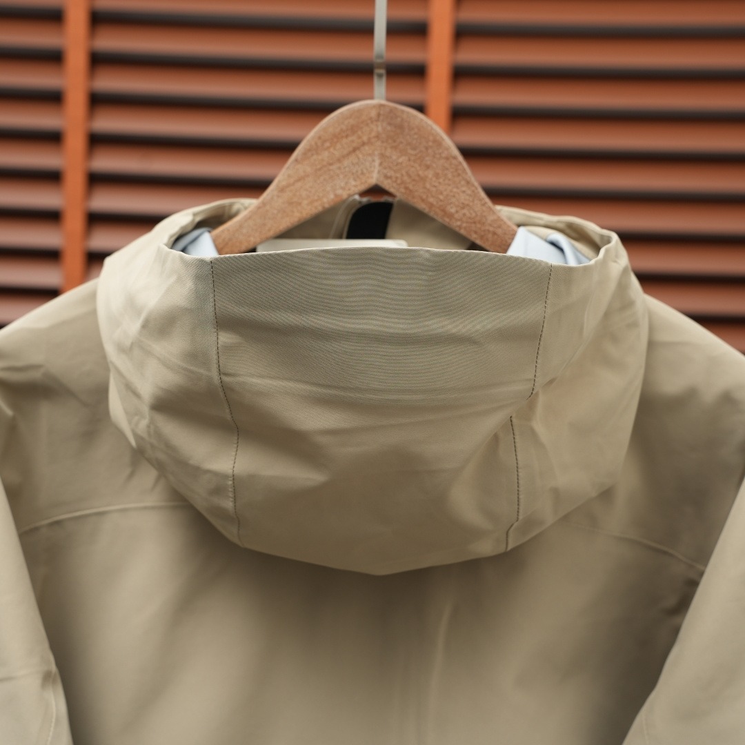 Kolon Sport Jacket — Khaki