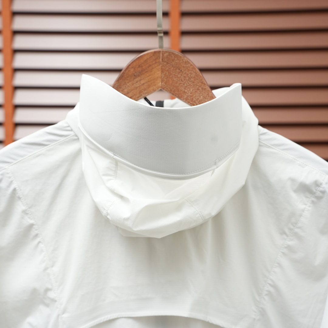 Kolon Sport Jacket — White