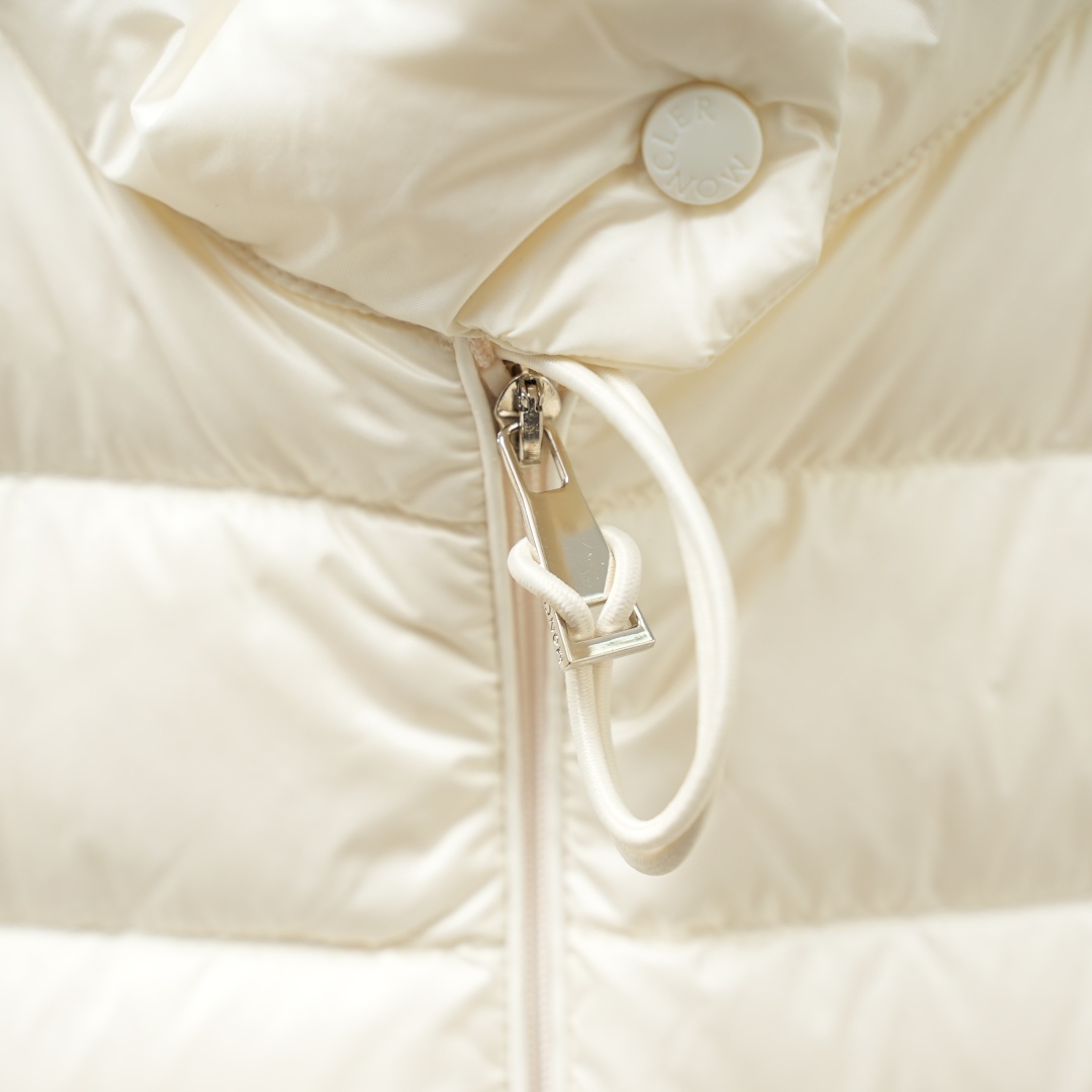 Moncler Down Jacket 2699 — White